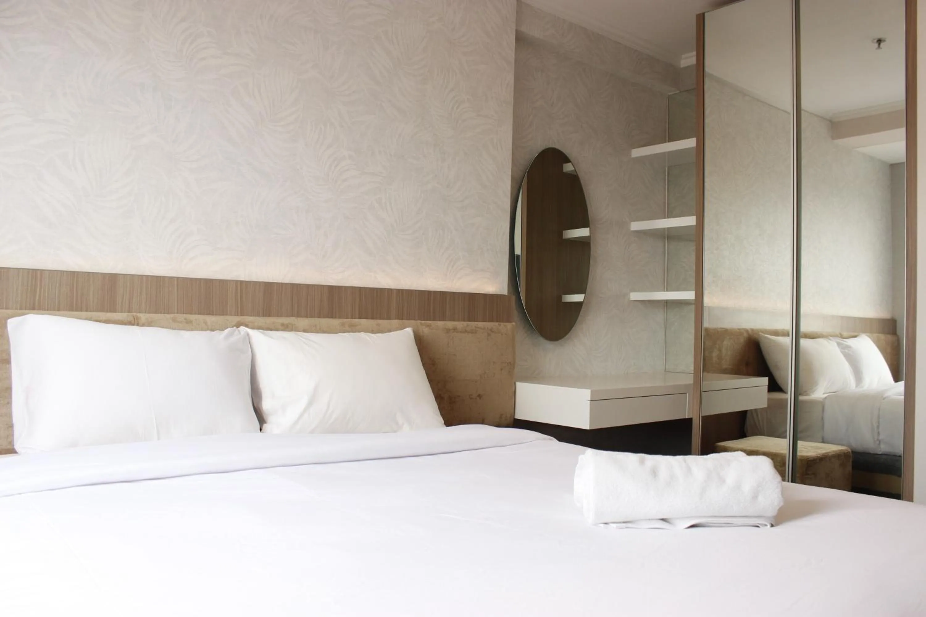 Bed in Classic 2BR Apartment At Gateway Pasteur near Exit Toll By Travelio