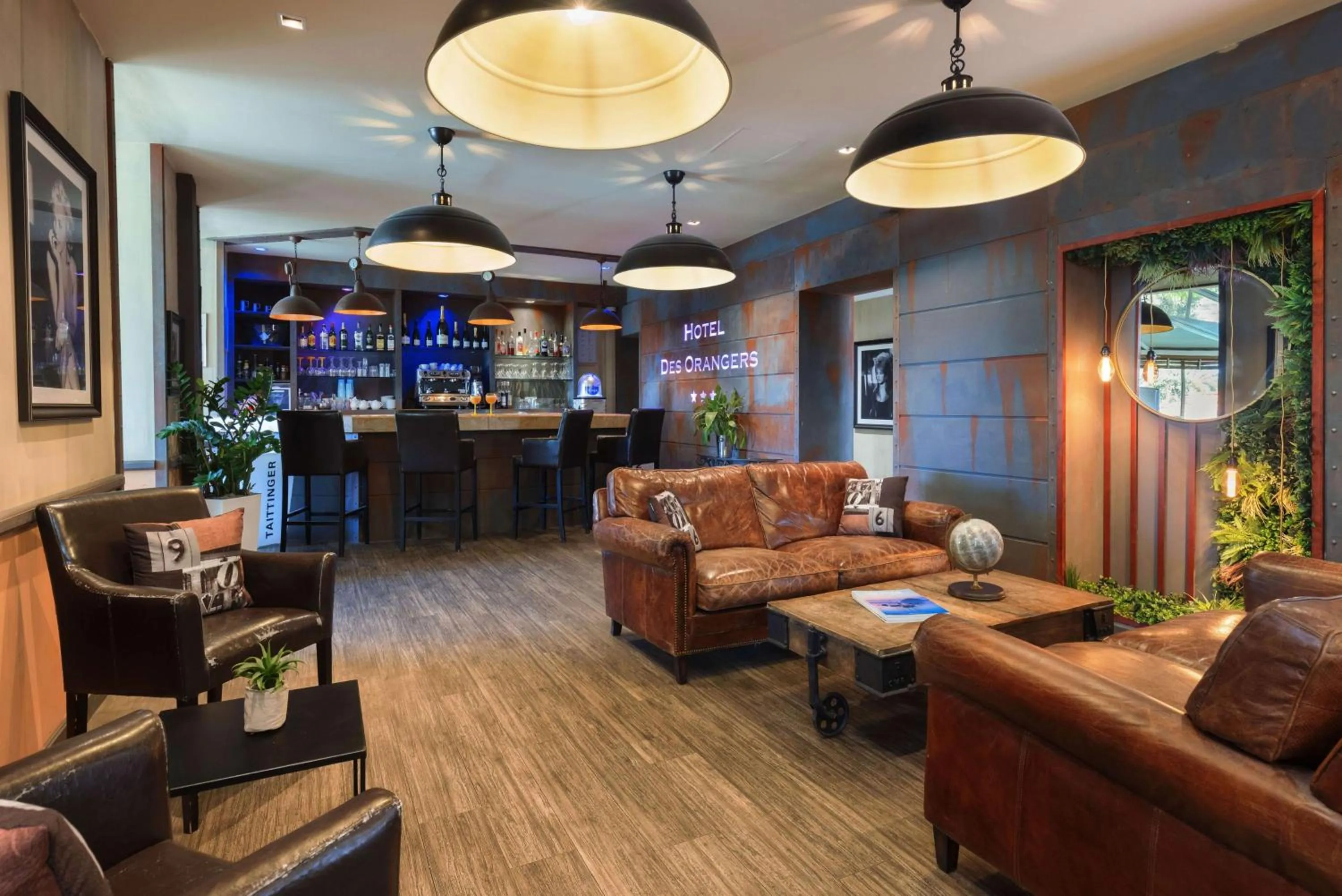 Lobby or reception in Best Western Hôtel des Orangers Cannes