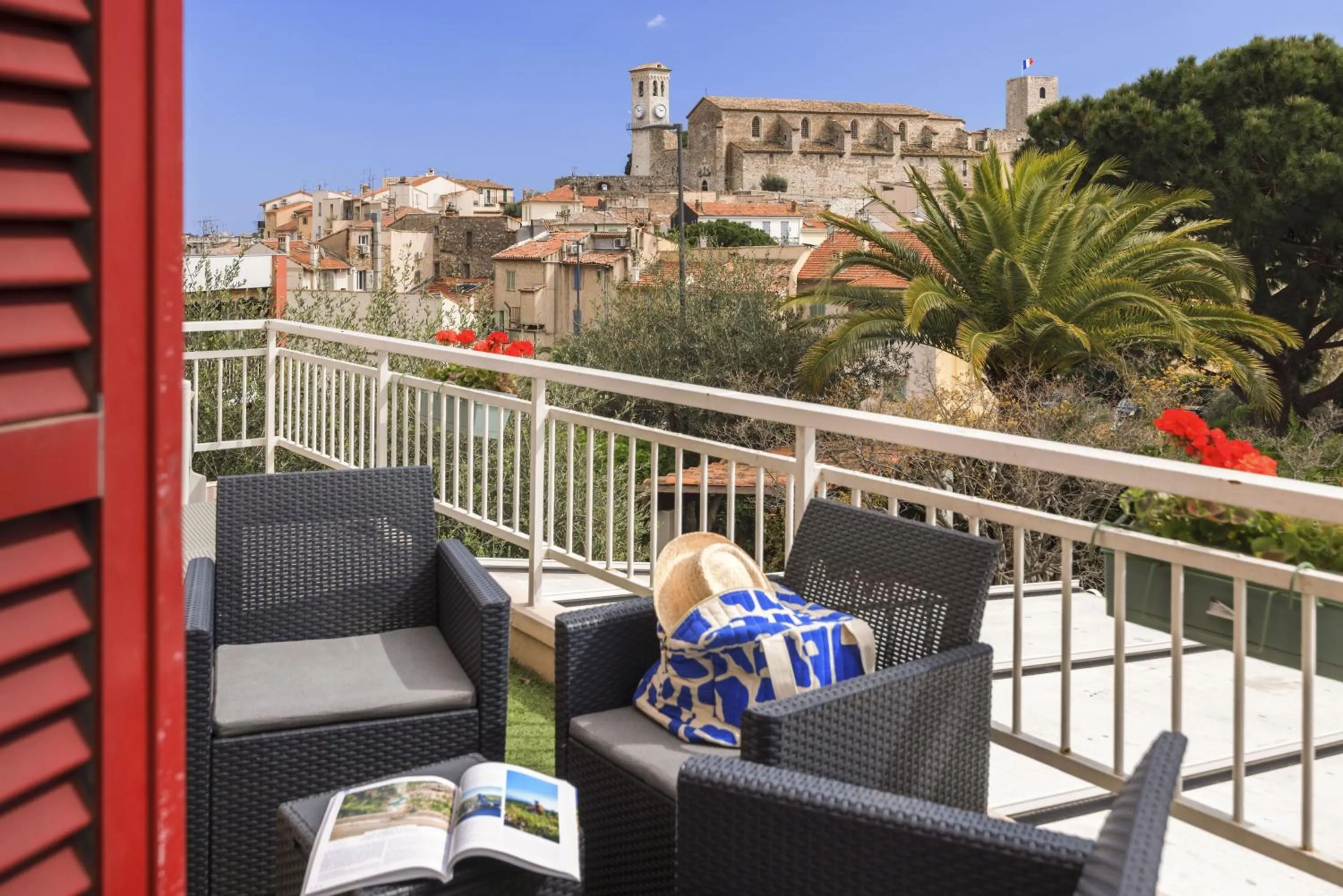 Balcony/Terrace in Best Western Hôtel des Orangers Cannes