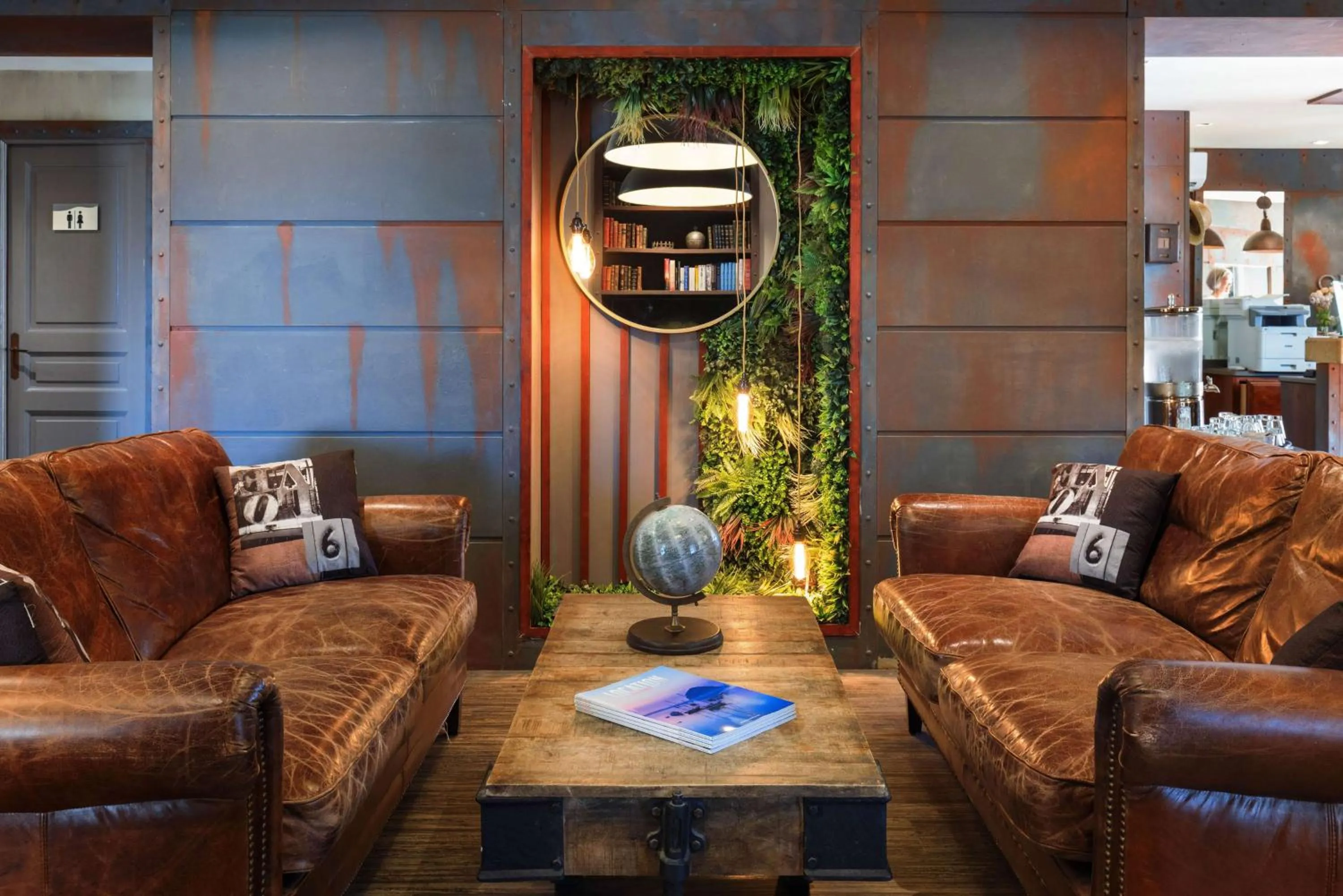 Lobby or reception in Best Western Hôtel des Orangers Cannes