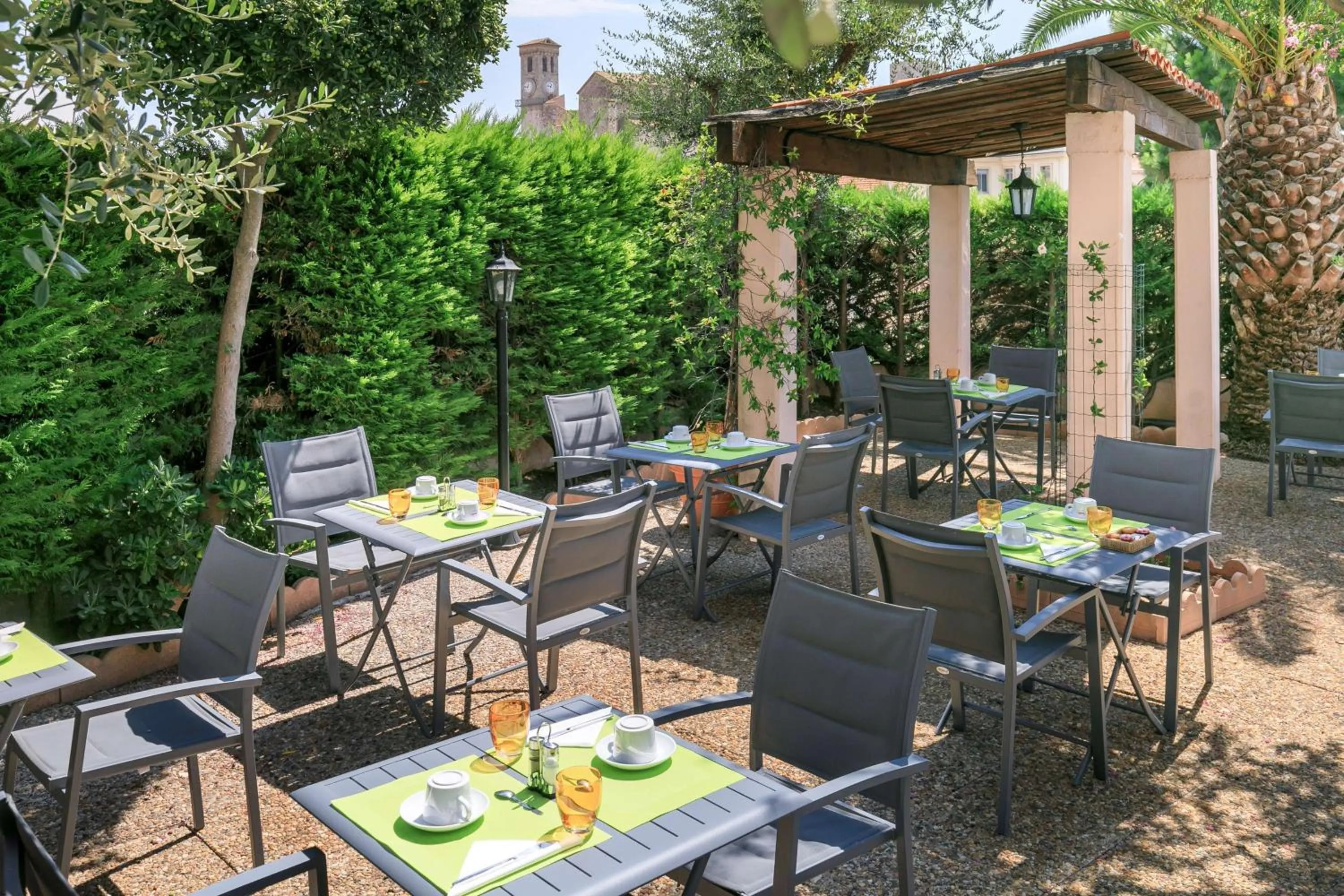 Property building in Best Western Hôtel des Orangers Cannes