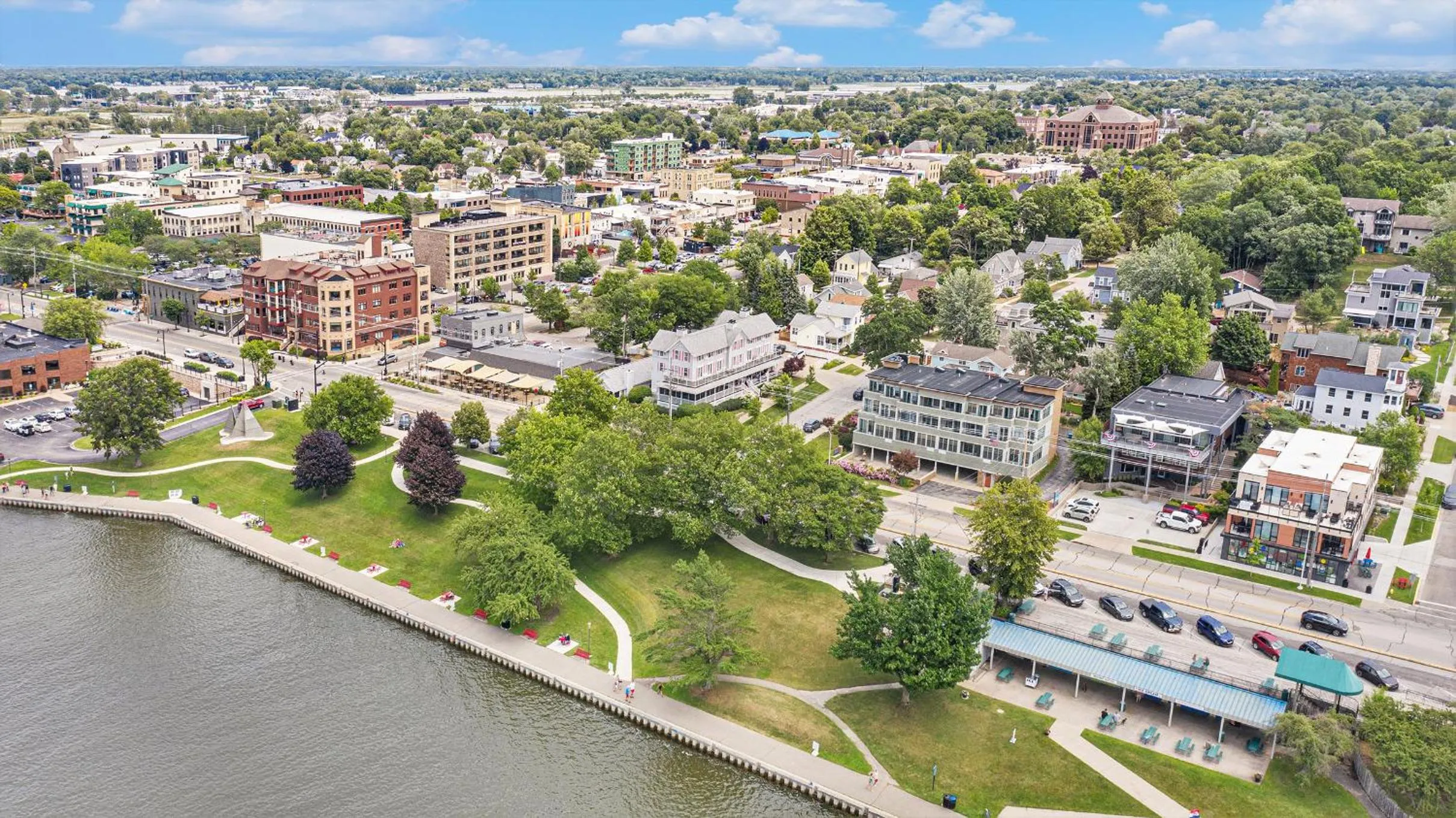 Property building in Harbor House Inn