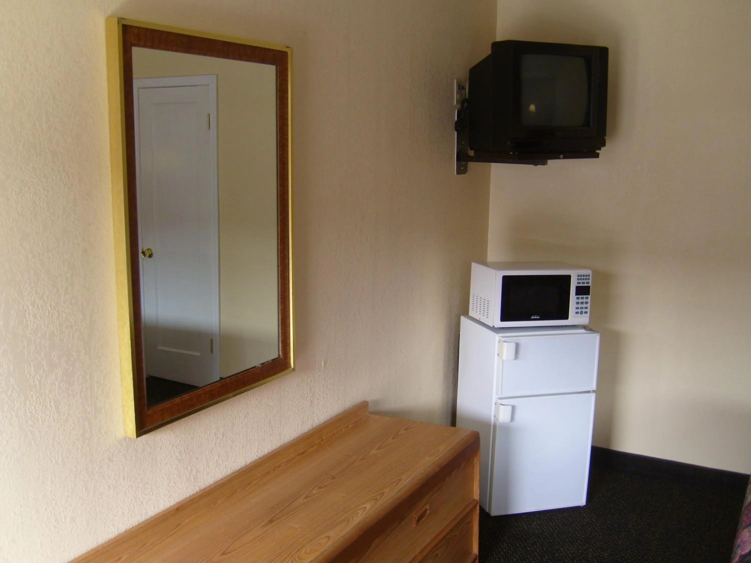 TV and multimedia in Cascade City Center Motel