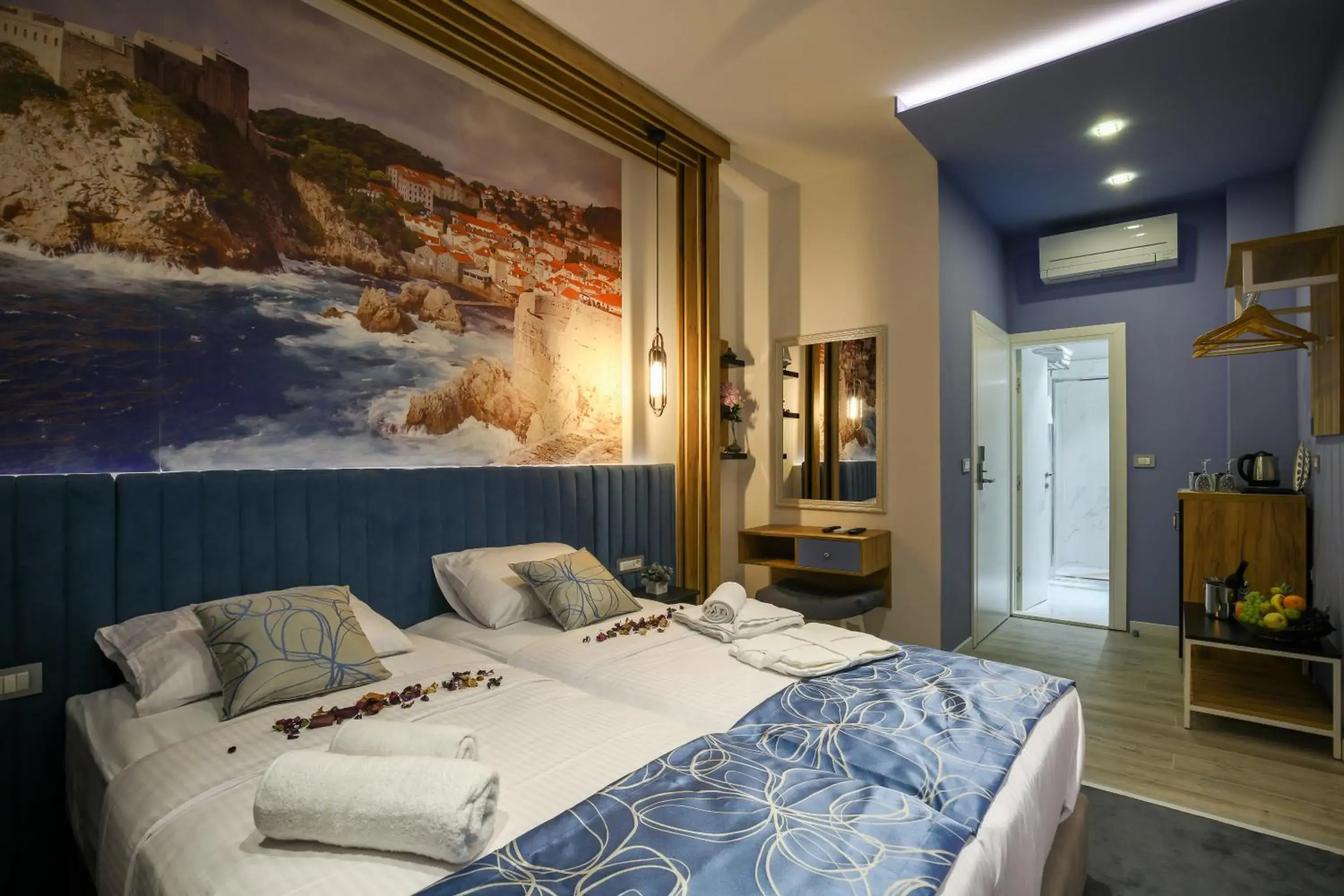 Double or Twin Room with Sea View in Apartments and Rooms Villa Naida Double or Twin Room with Sea View in Apartments and Rooms Villa Naida