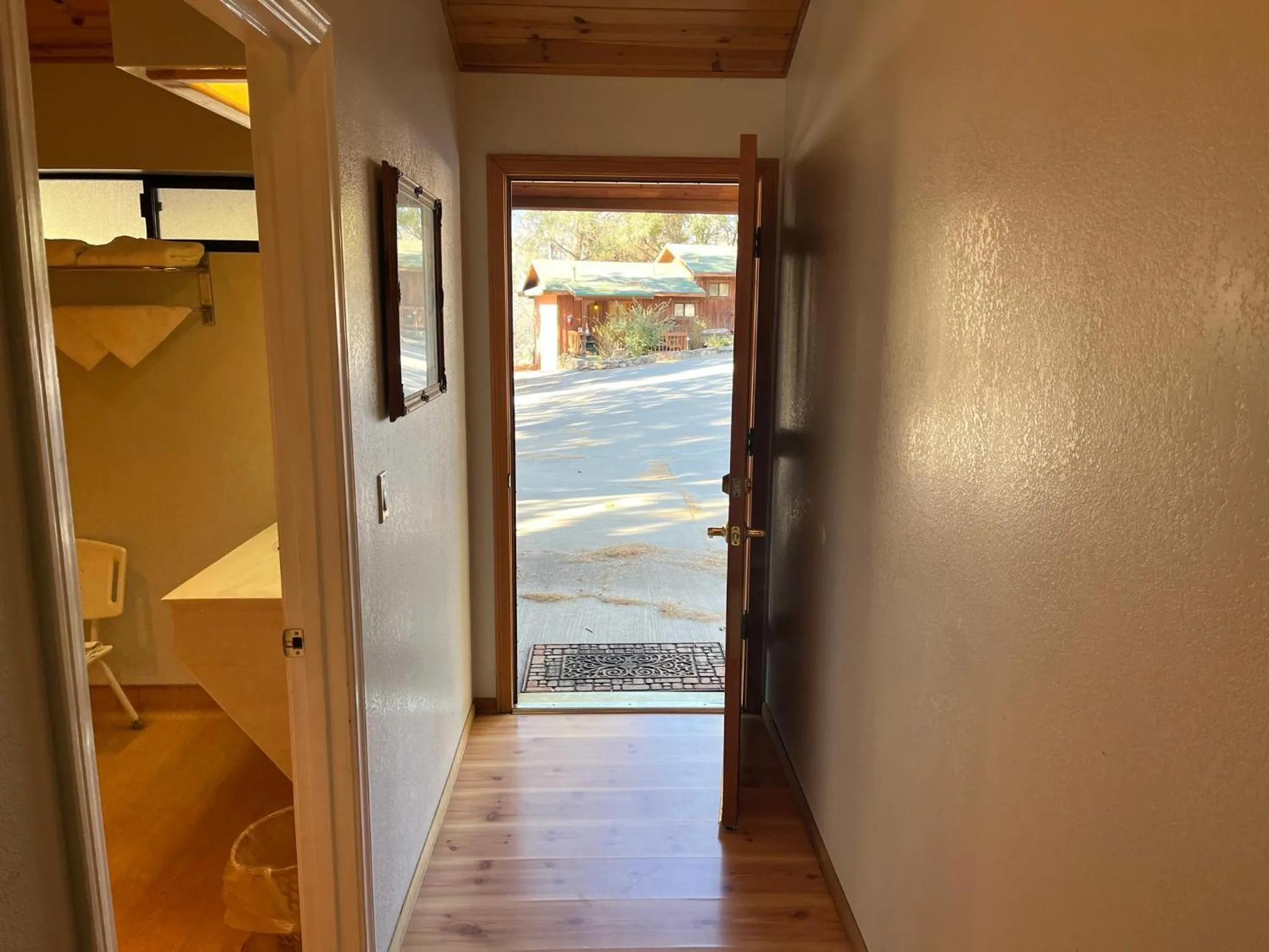 Facade/entrance in Whispering Pines Lodge