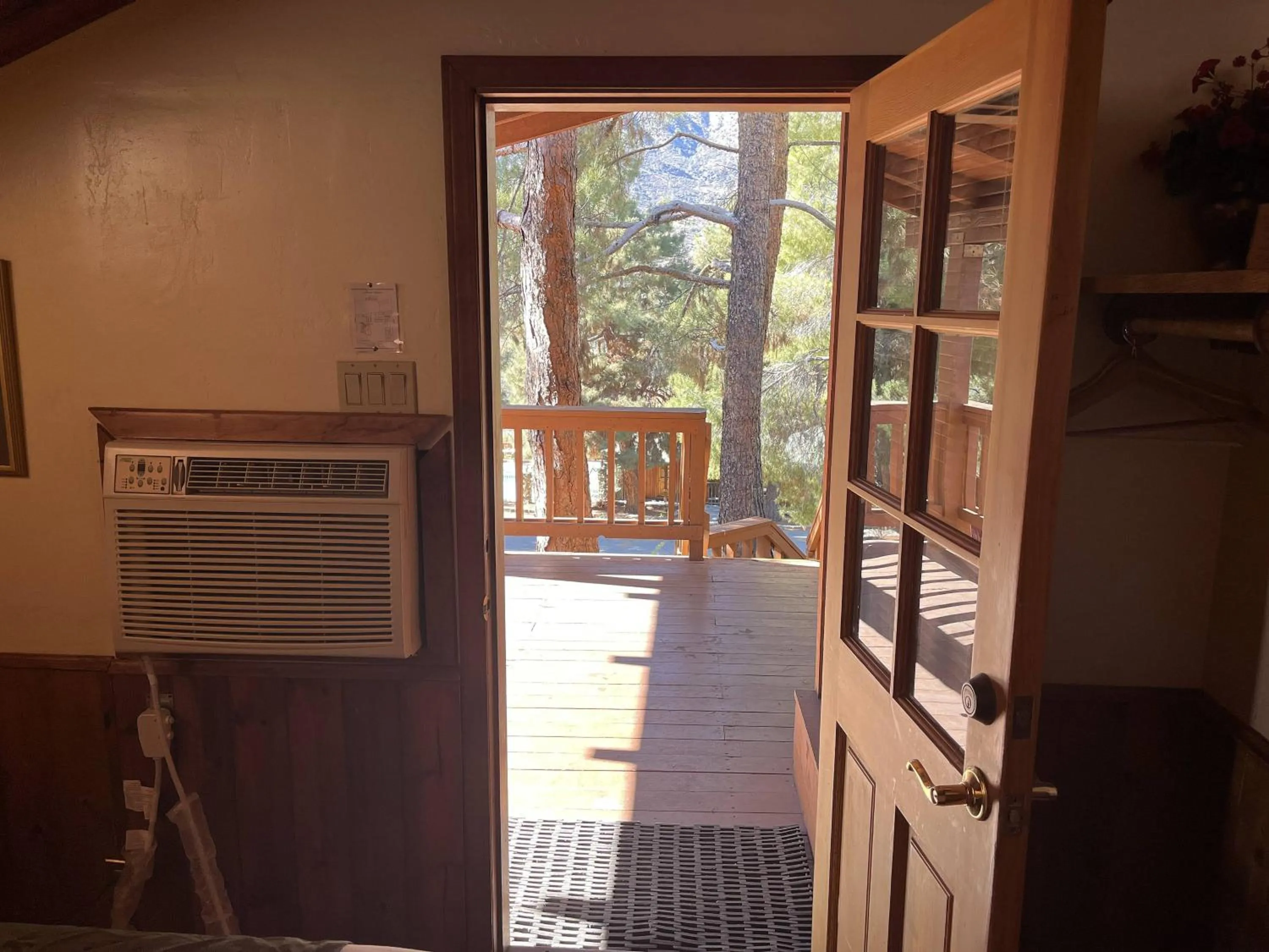 Facade/entrance in Whispering Pines Lodge