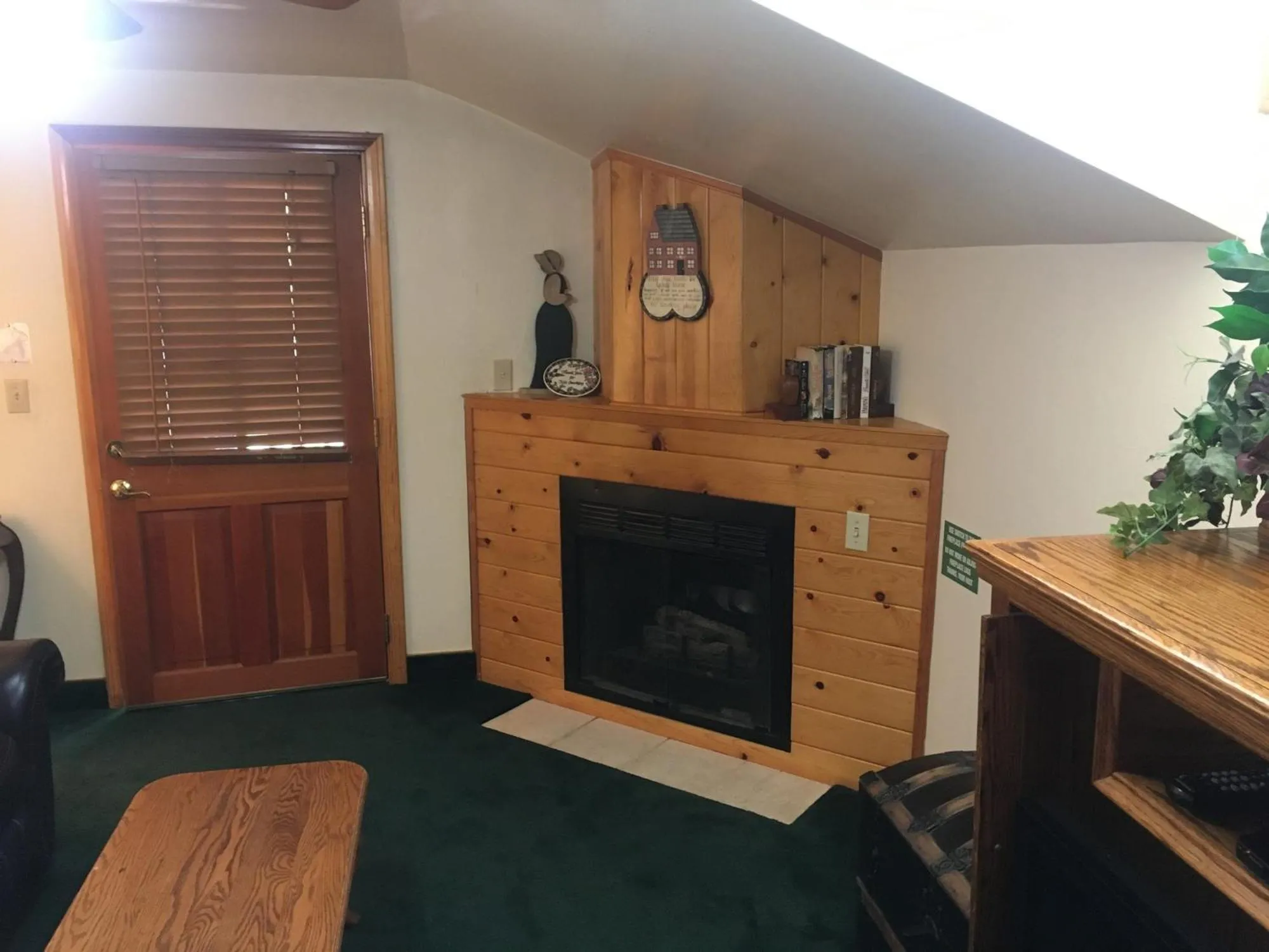 Living room in Whispering Pines Lodge