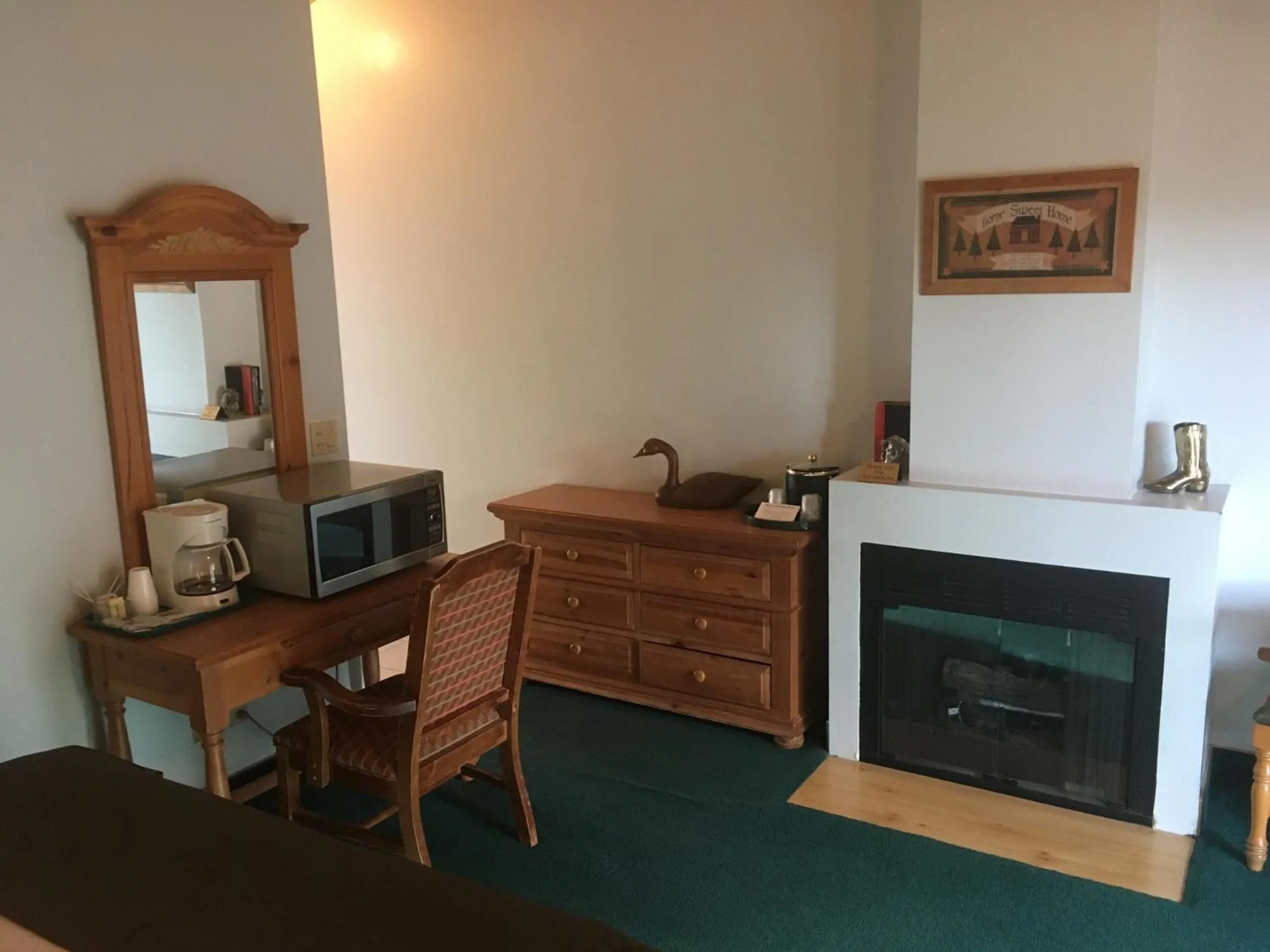 Living room in Whispering Pines Lodge
