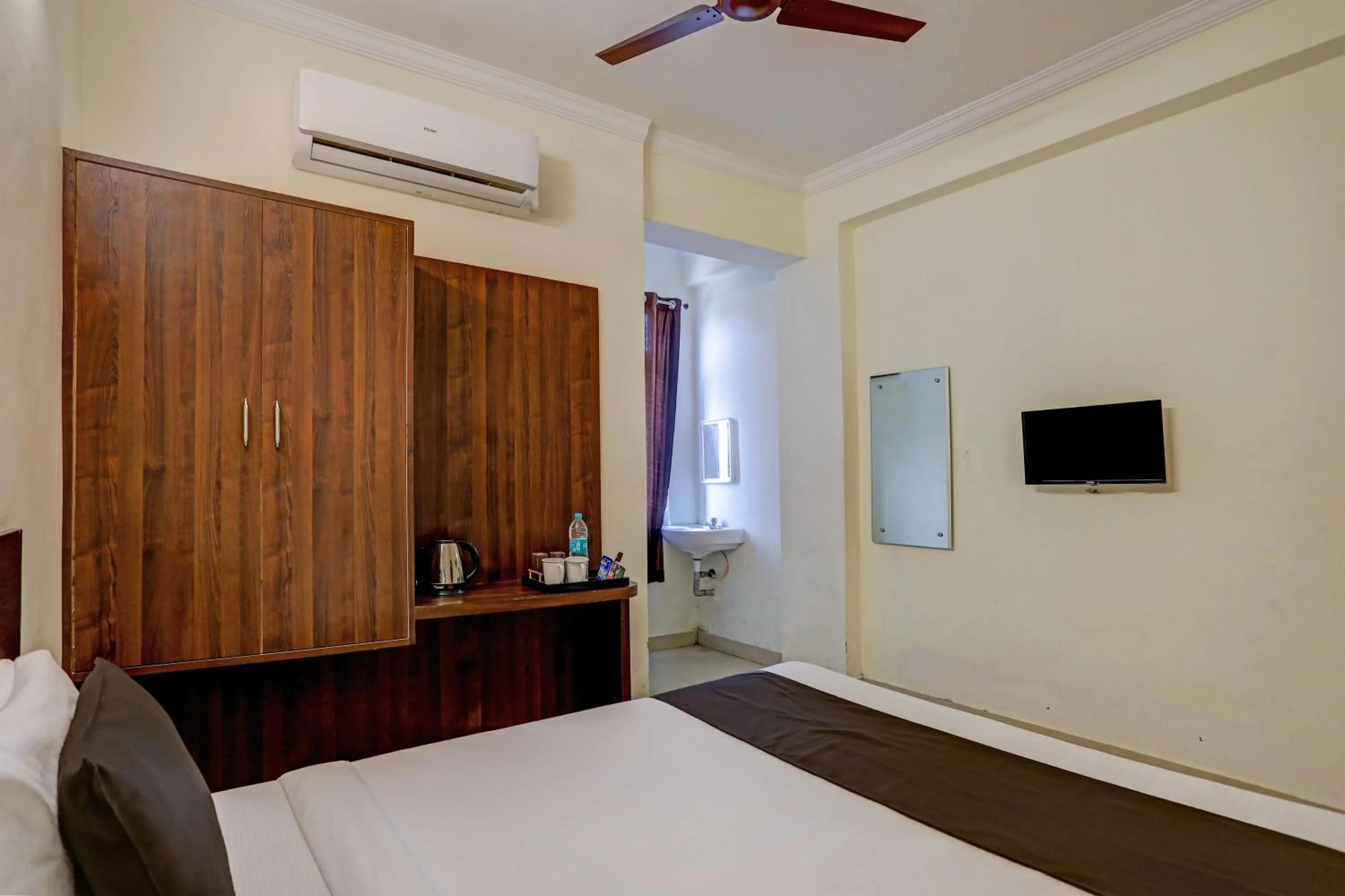 Bedroom, Bed in Hotel O Shiridi Residency