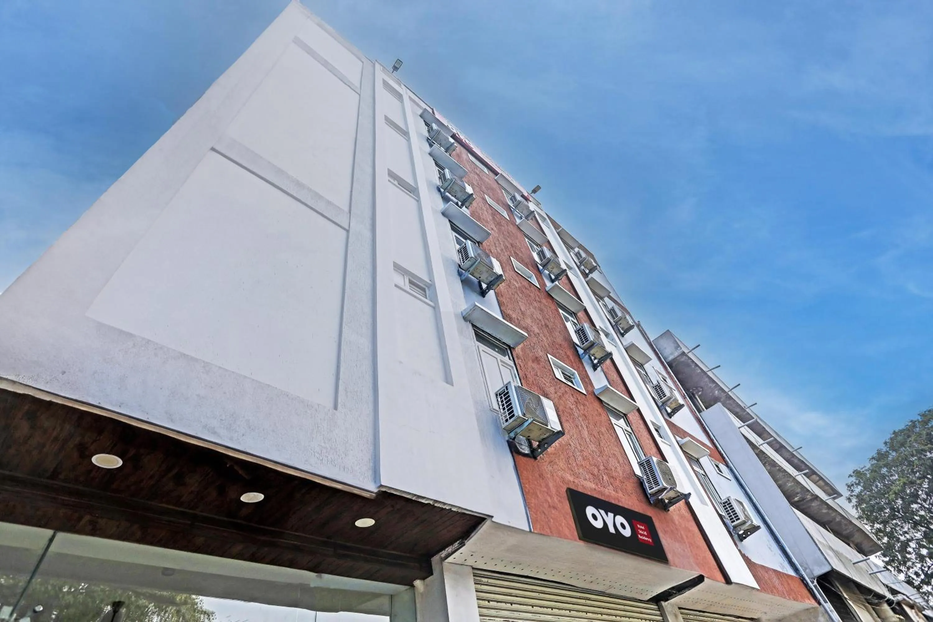 Facade/entrance in Hotel O Shiridi Residency