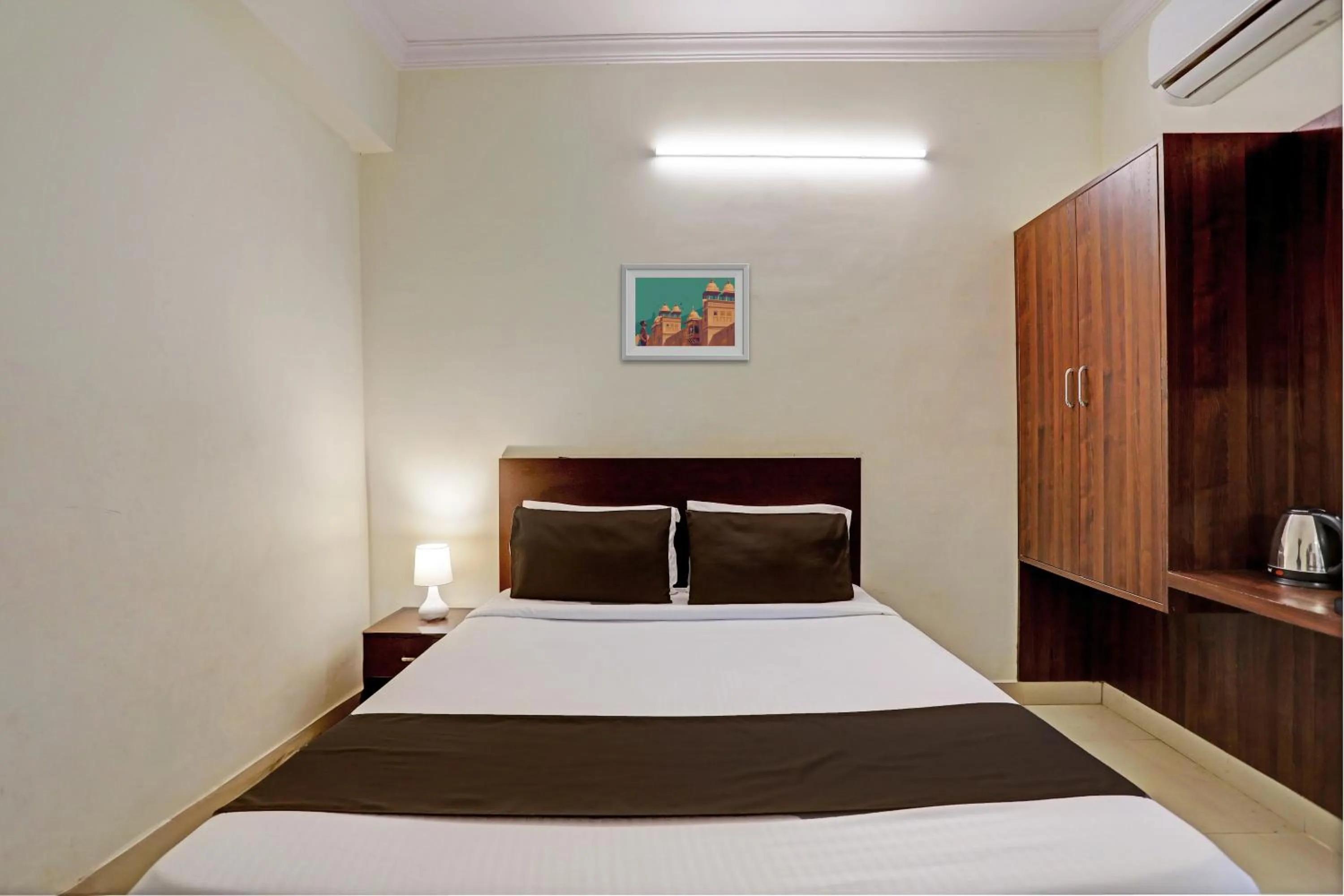 Lobby or reception, Bed in Hotel O Shiridi Residency