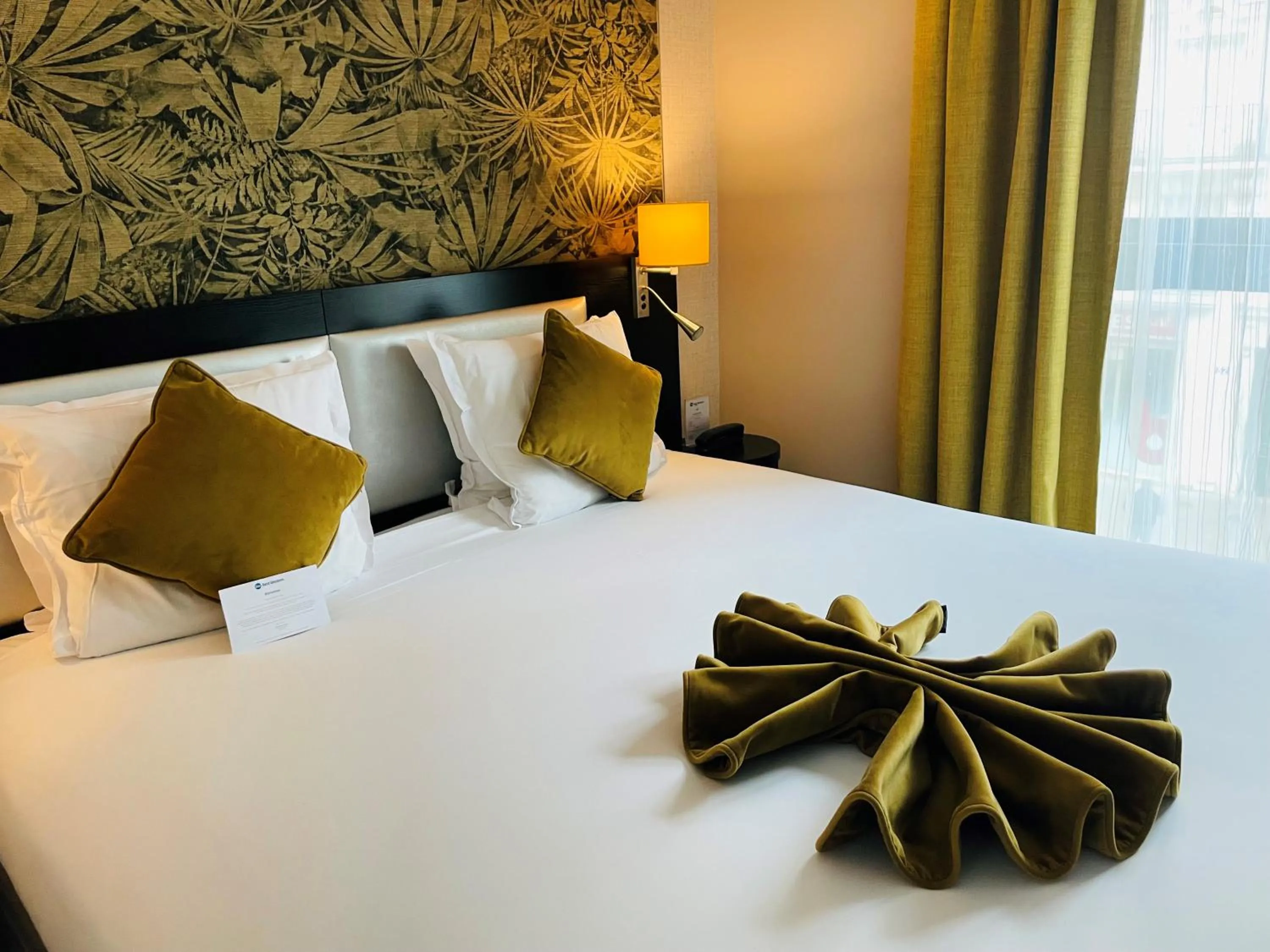 Bed in Best Western Allegro Nation