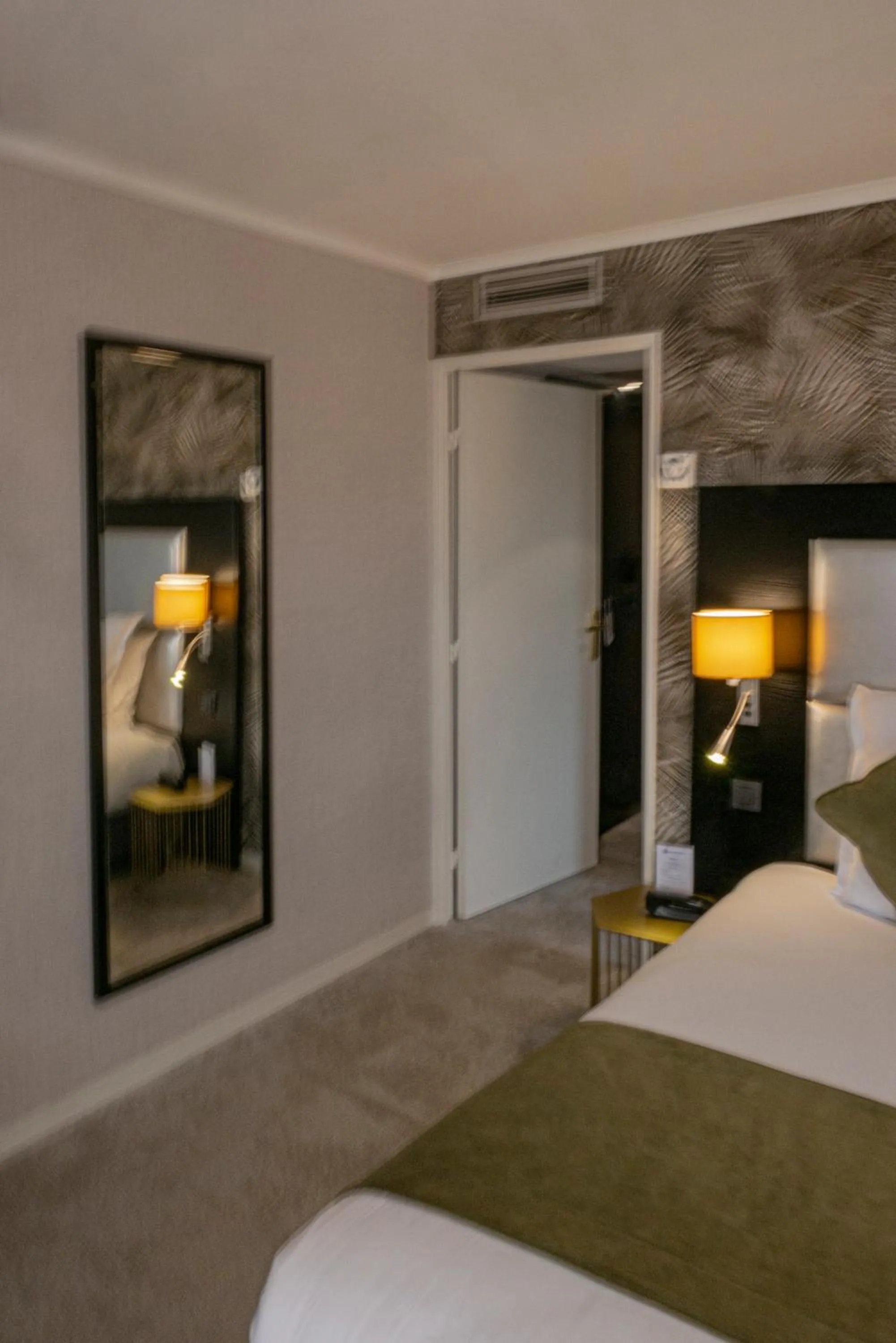 Photo of the whole room, Bed in Best Western Allegro Nation