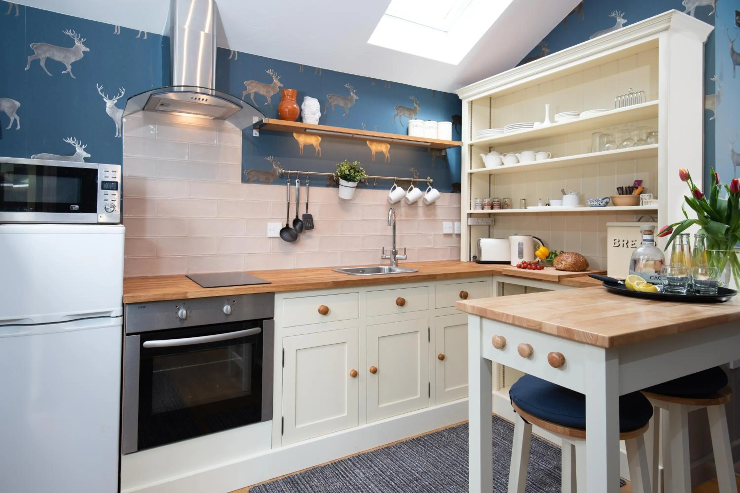 Kitchen or kitchenette in Coach House B & B