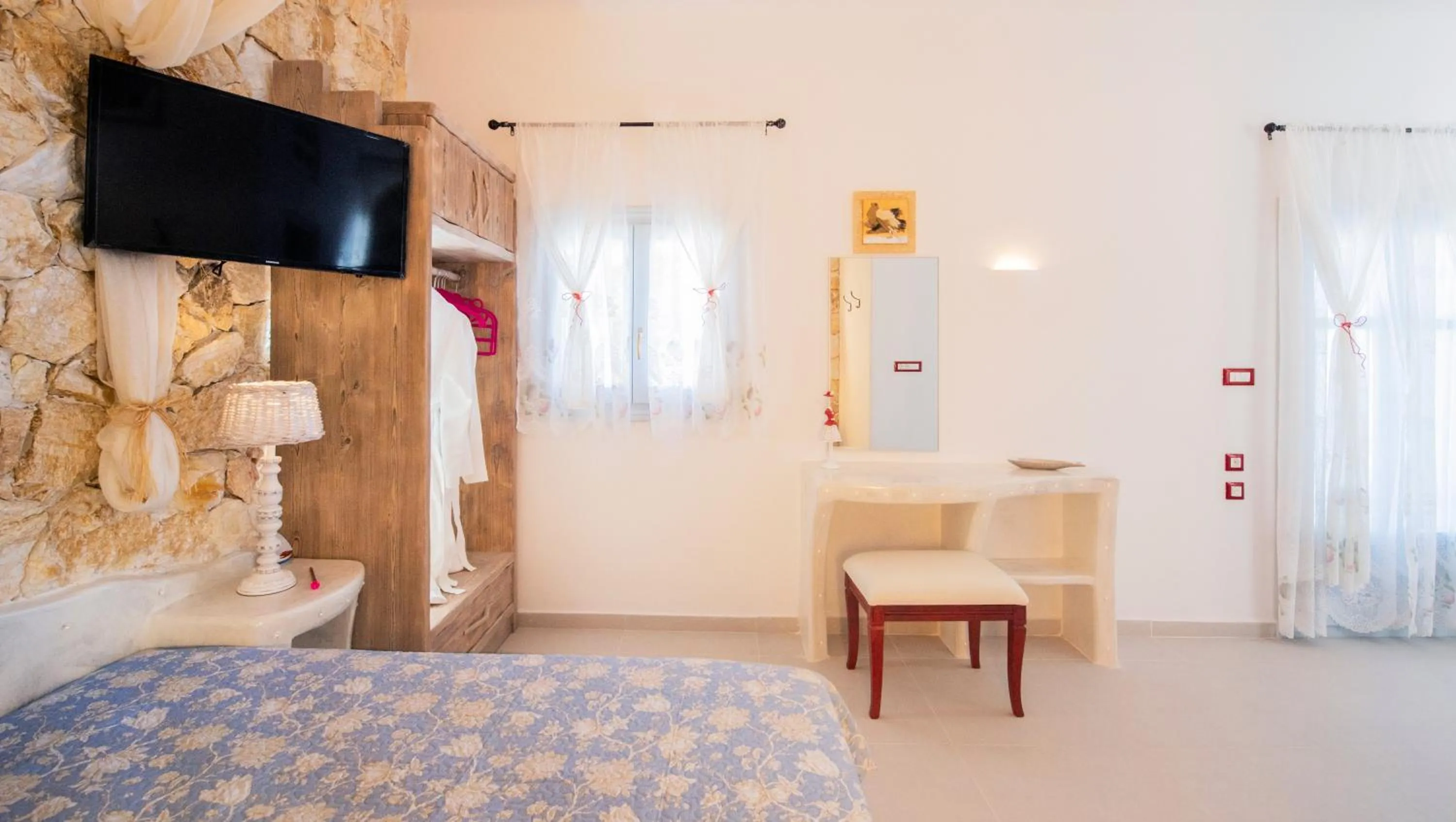 Bed in Starlight Luxury Seaside Villa & Suites