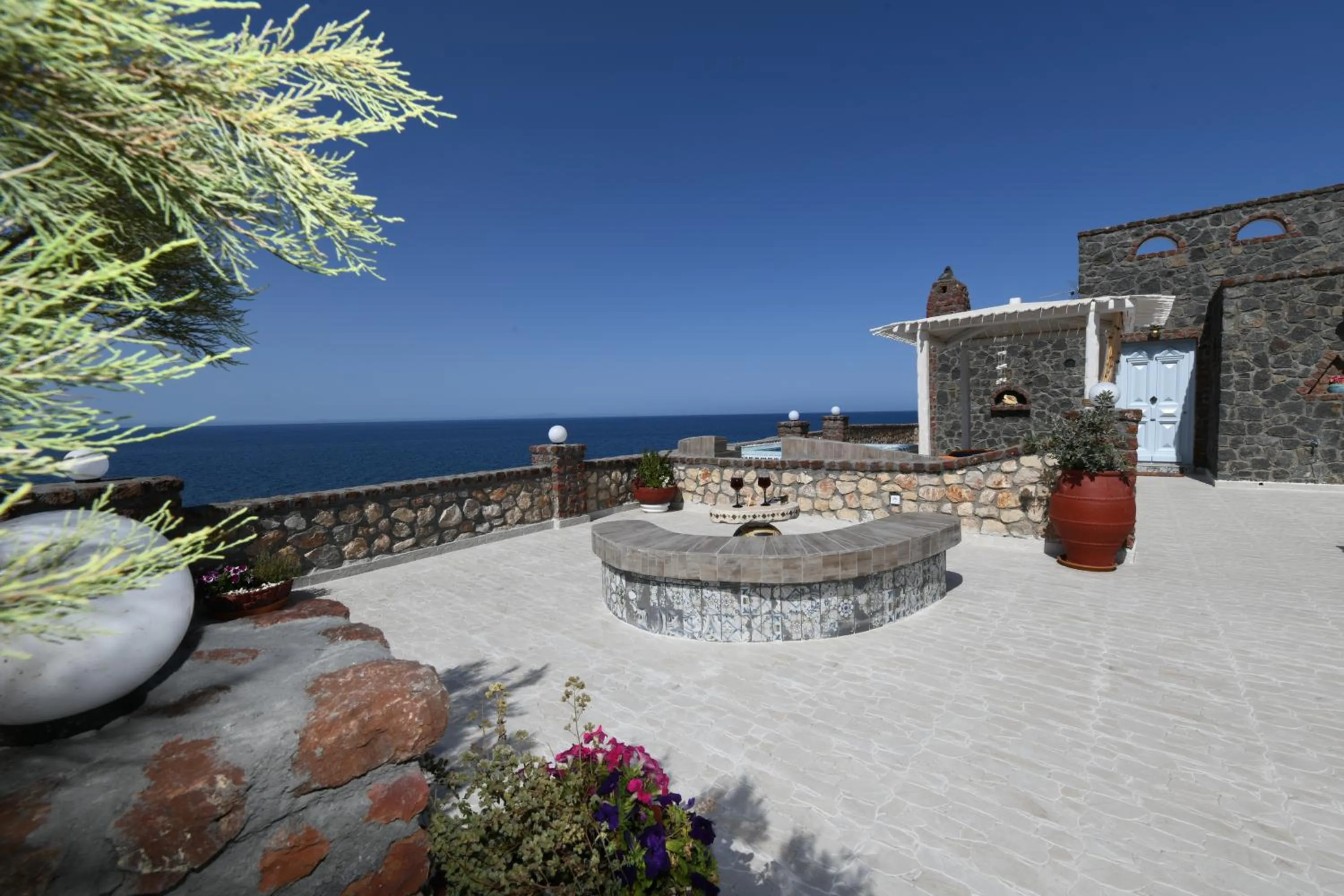 Property building in Starlight Luxury Seaside Villa & Suites