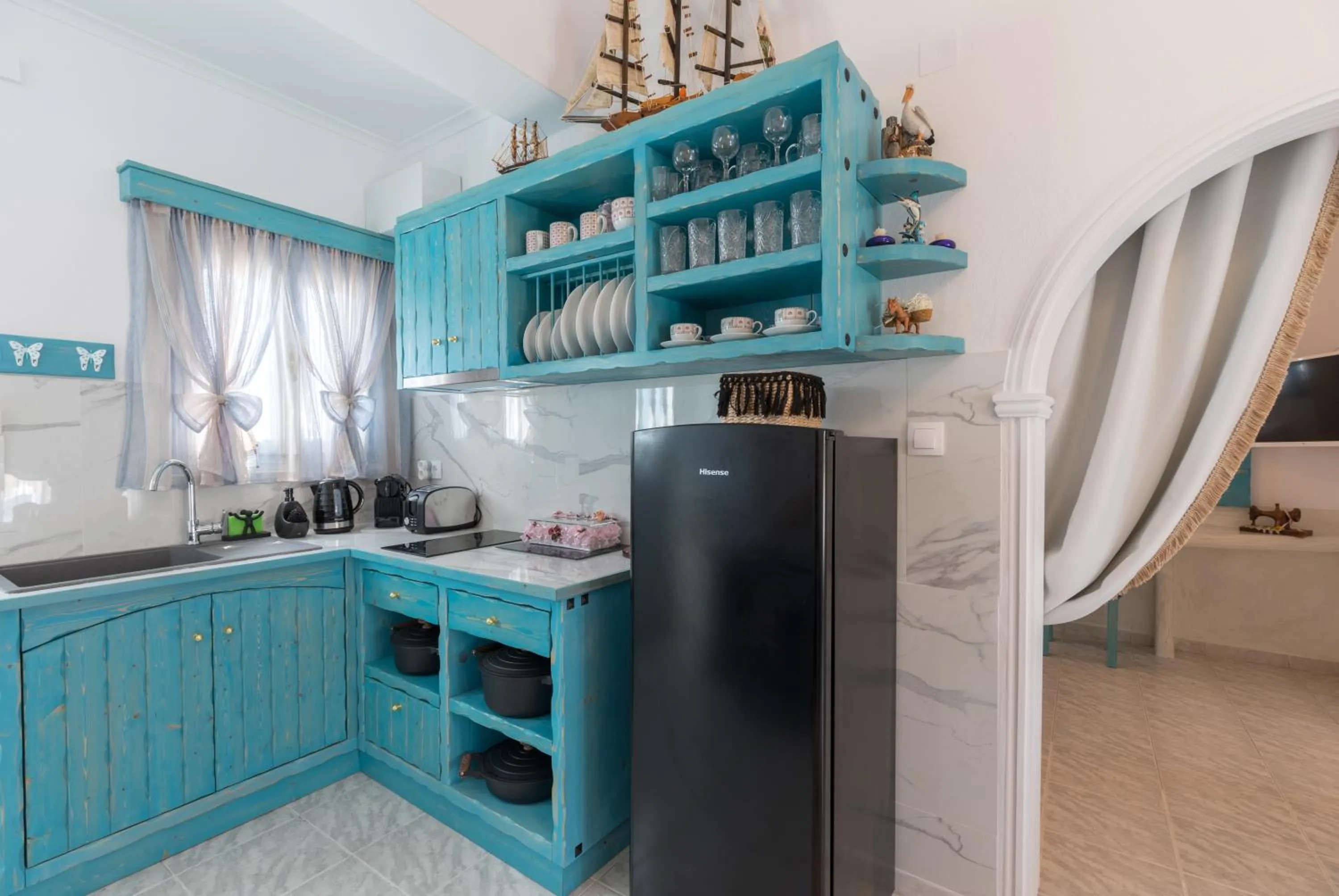 Coffee/tea facilities in Starlight Luxury Seaside Villa & Suites