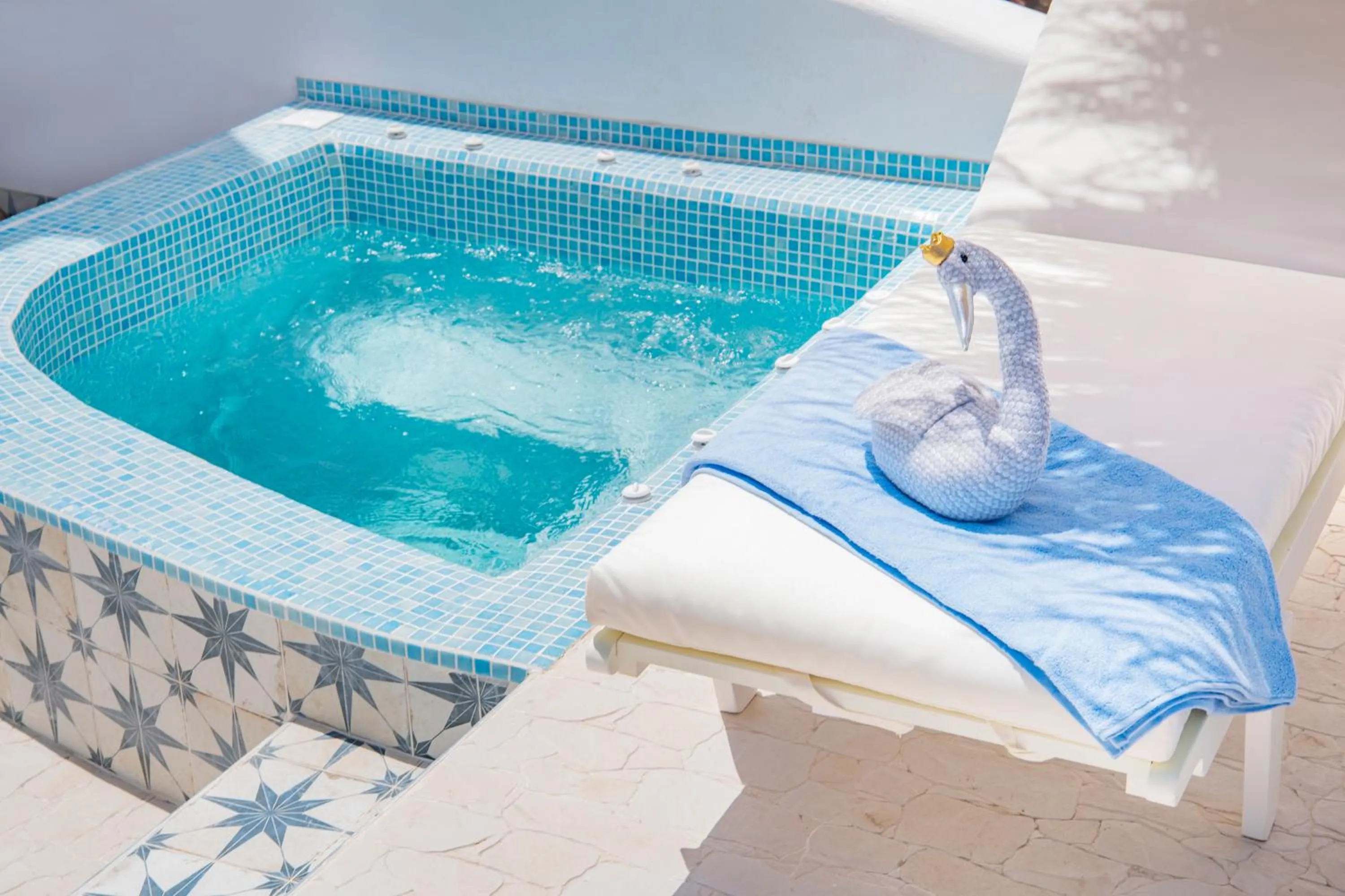 Hot Tub in Starlight Luxury Seaside Villa & Suites