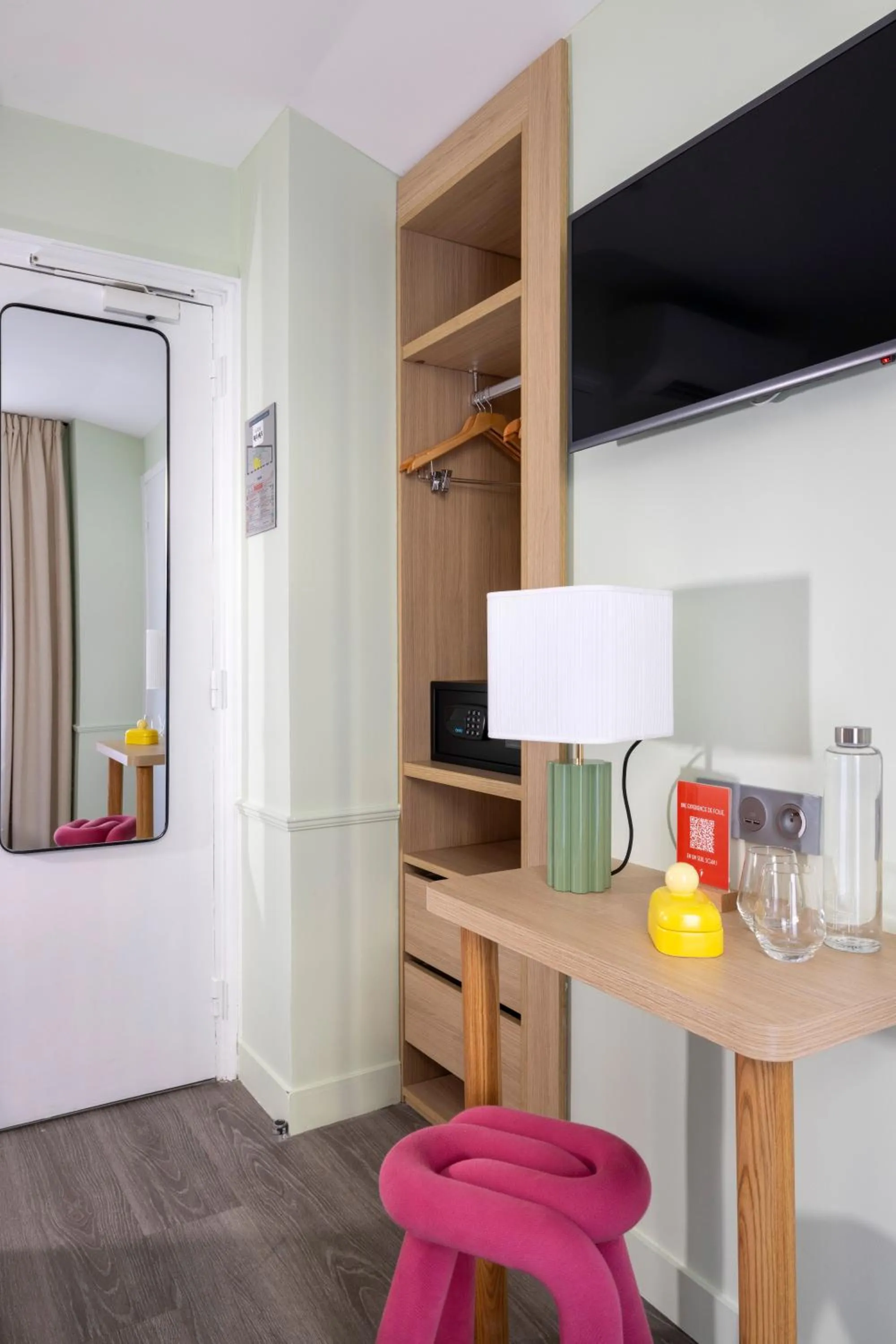 TV and multimedia in Hotel La Folie des Pres - Saint-Germain-des-Pres