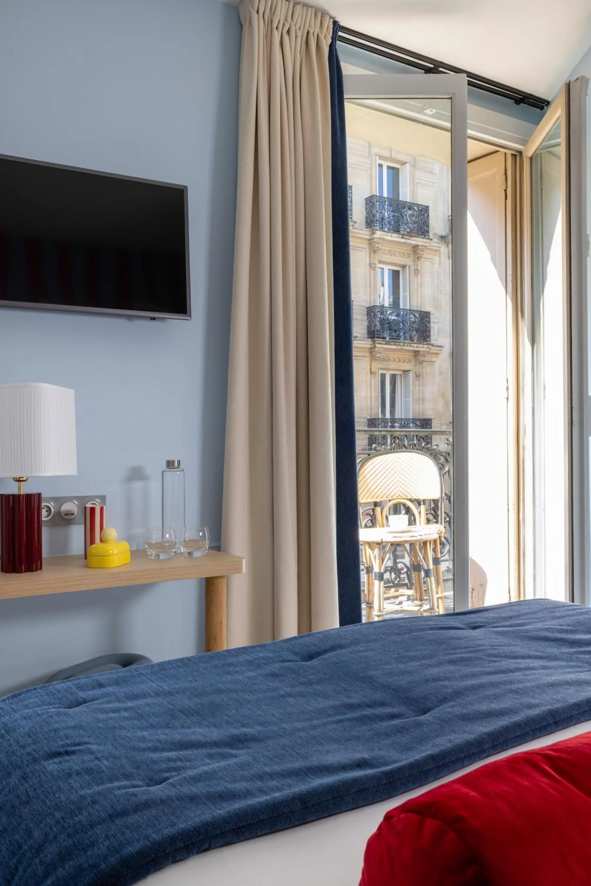 Bed in Hotel La Folie des Pres - Saint-Germain-des-Pres