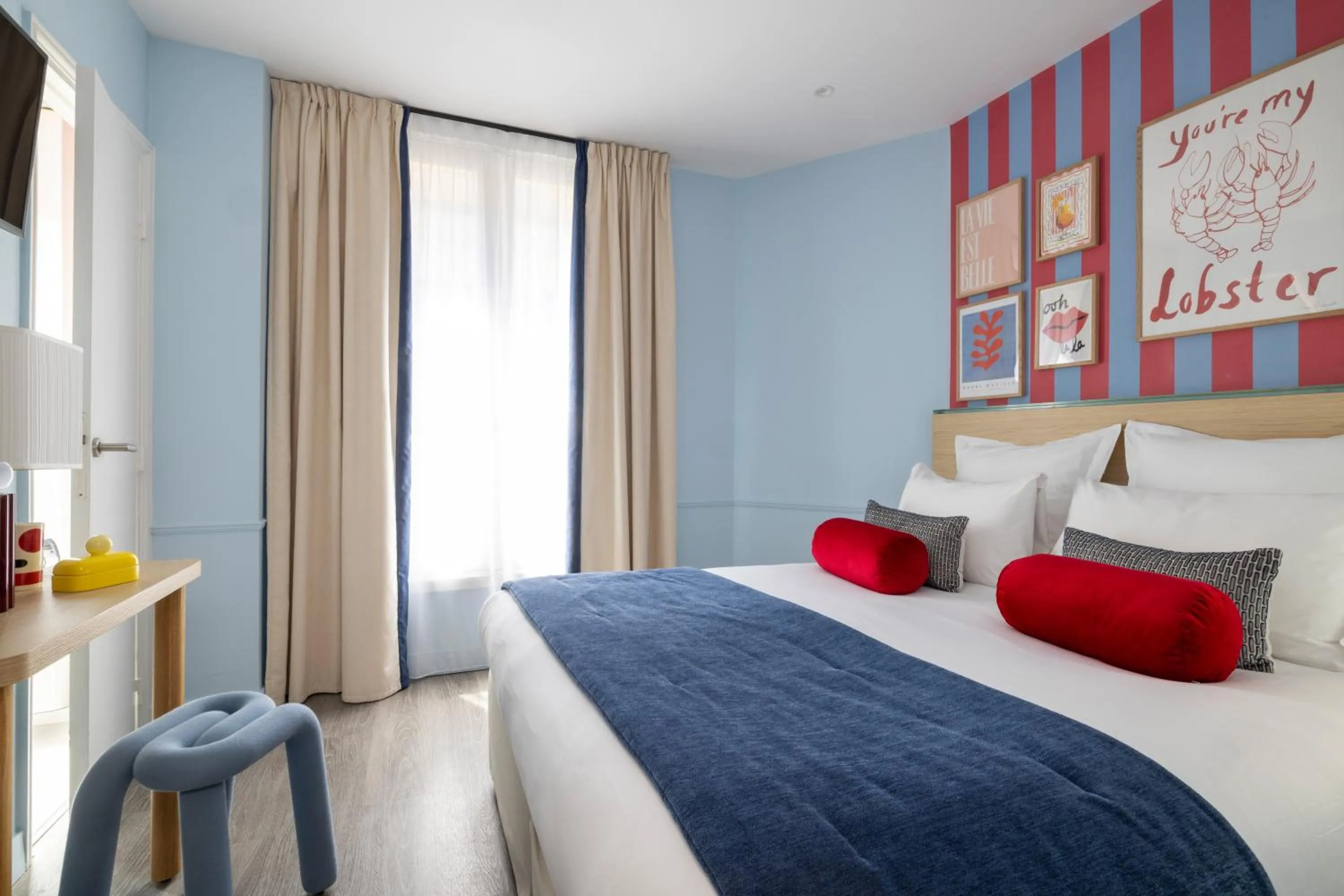 Bed in Hotel La Folie des Pres - Saint-Germain-des-Pres