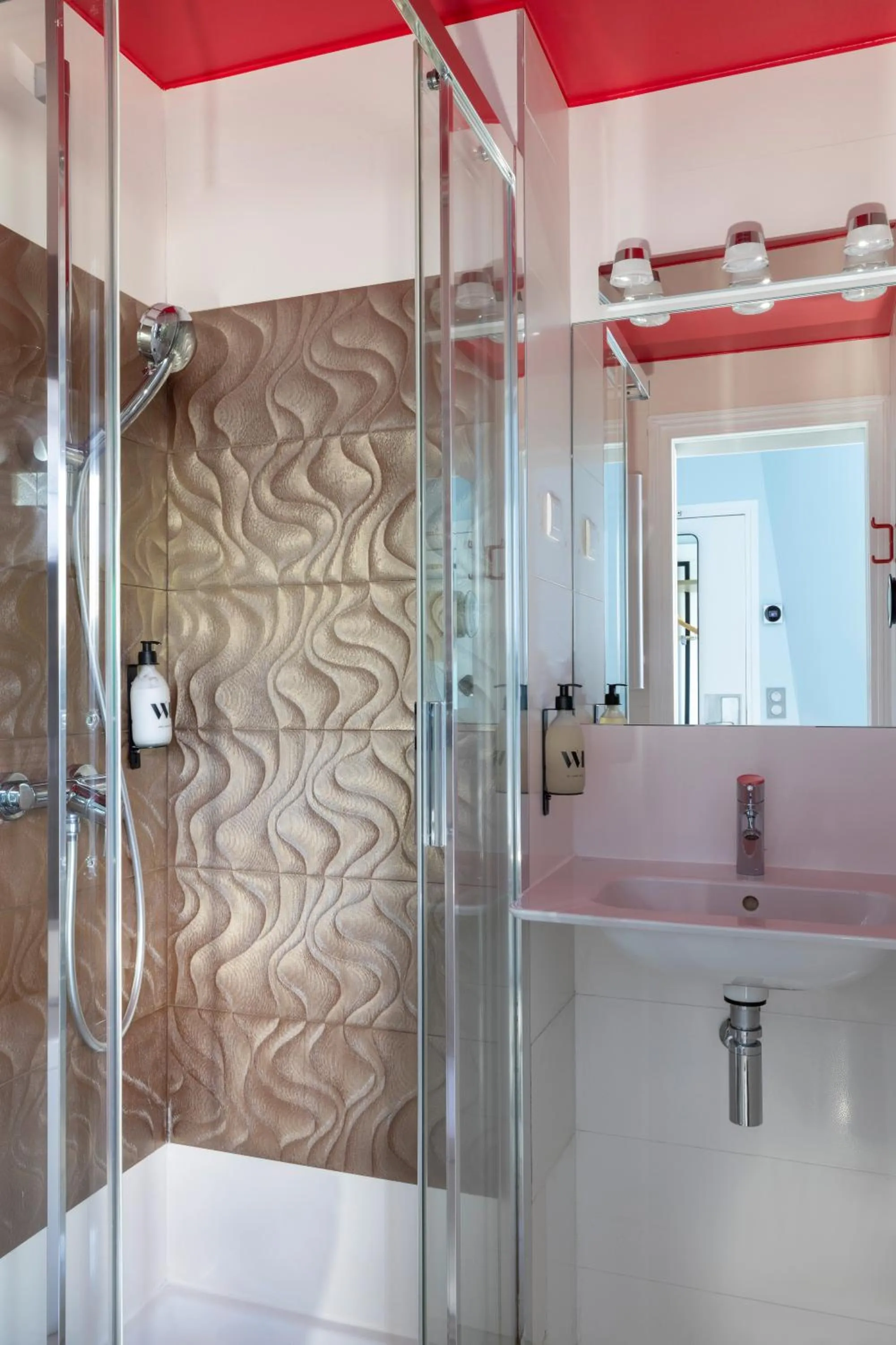 Shower in Hotel La Folie des Pres - Saint-Germain-des-Pres