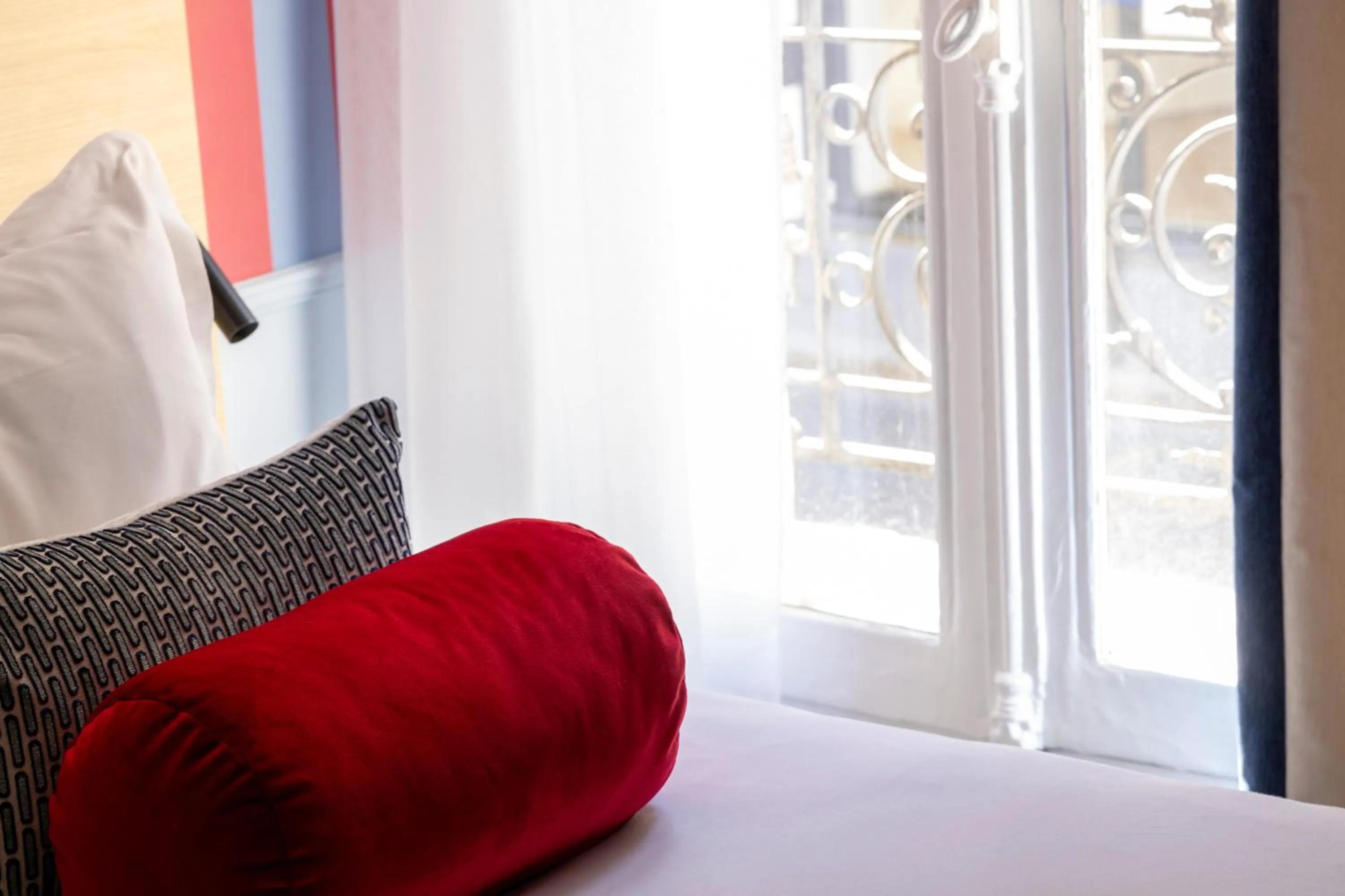 Bed in Hotel La Folie des Pres - Saint-Germain-des-Pres