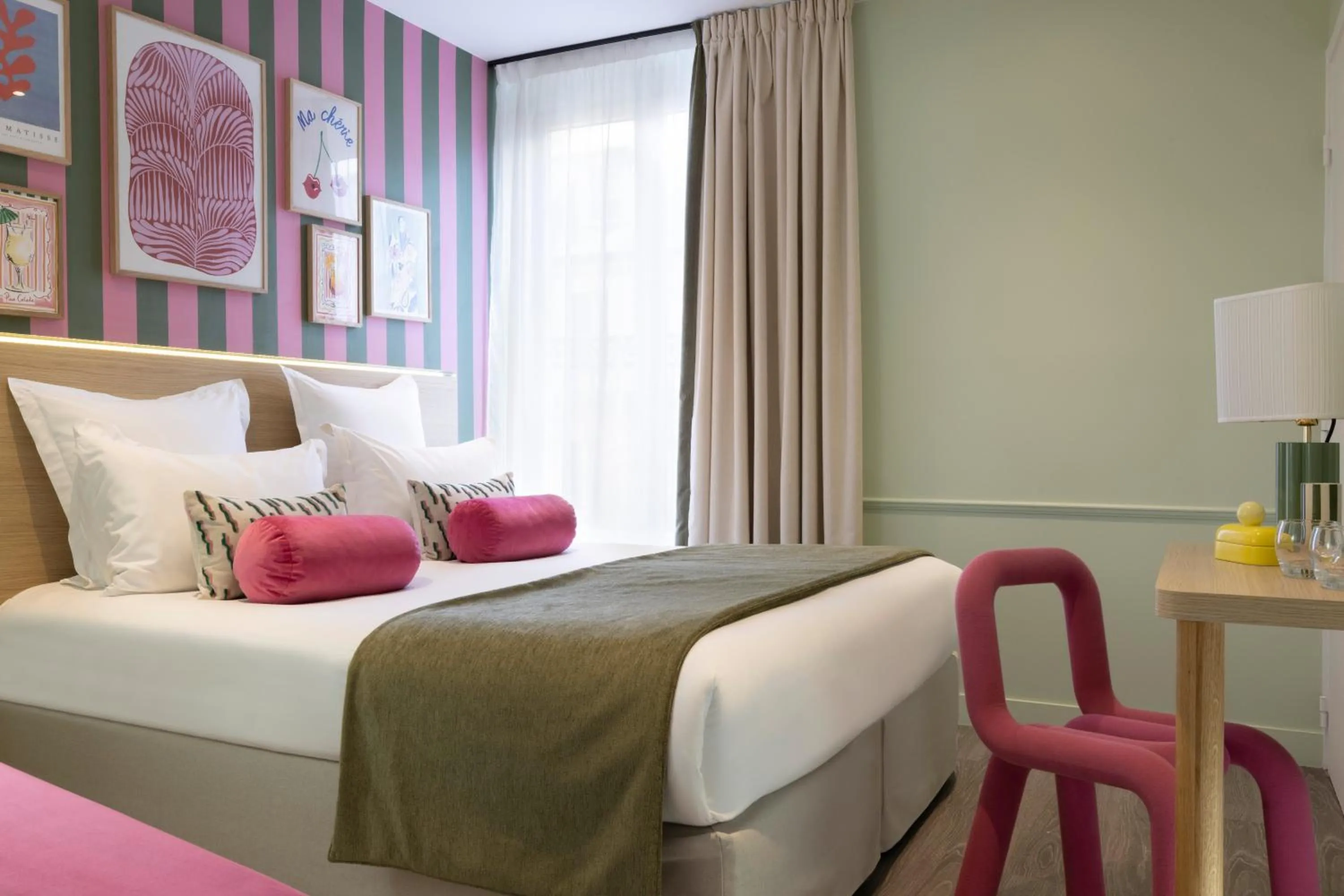 Bed in Hotel La Folie des Pres - Saint-Germain-des-Pres