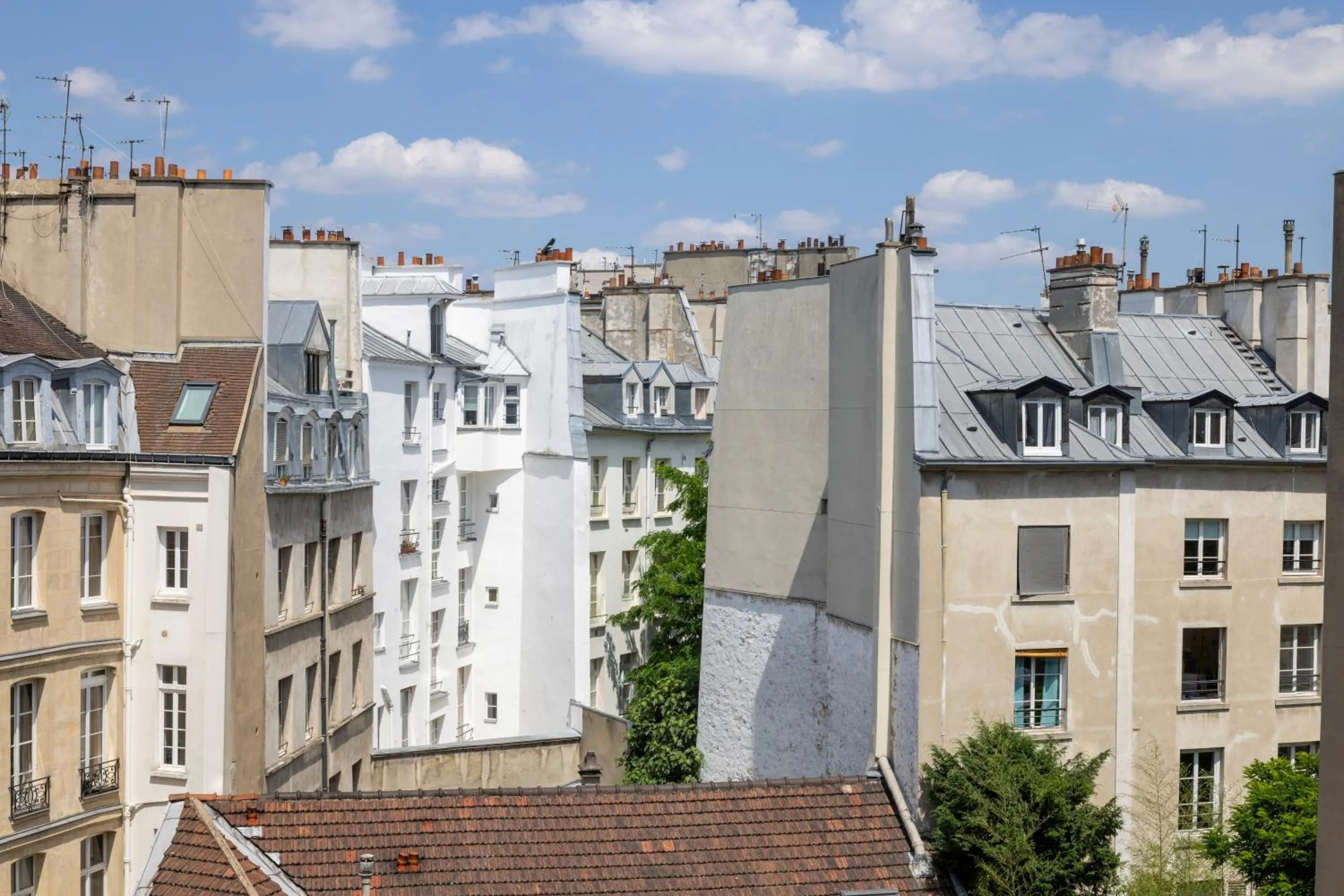 Property building in Hotel La Folie des Pres - Saint-Germain-des-Pres