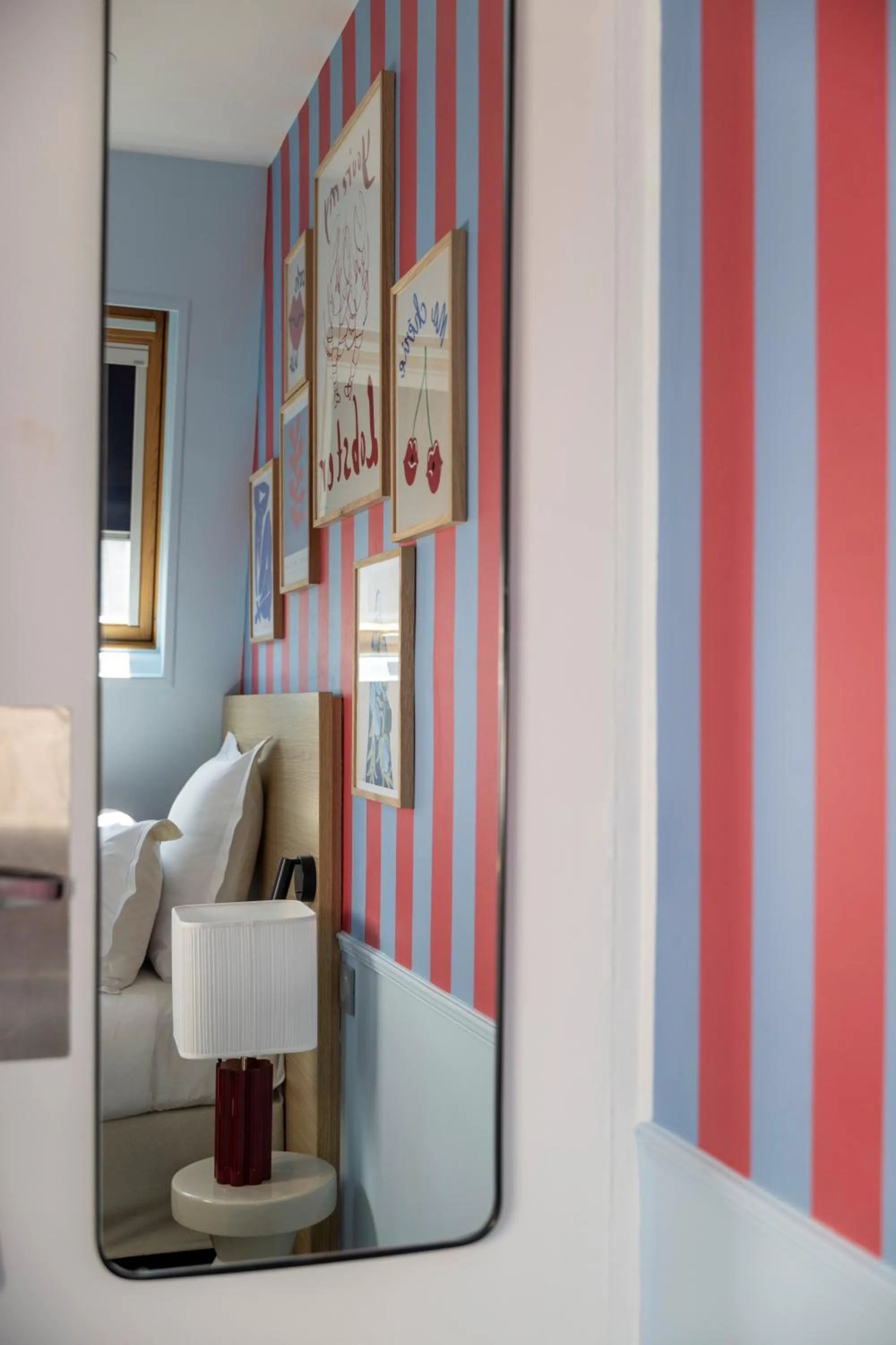 Bed in Hotel La Folie des Pres - Saint-Germain-des-Pres