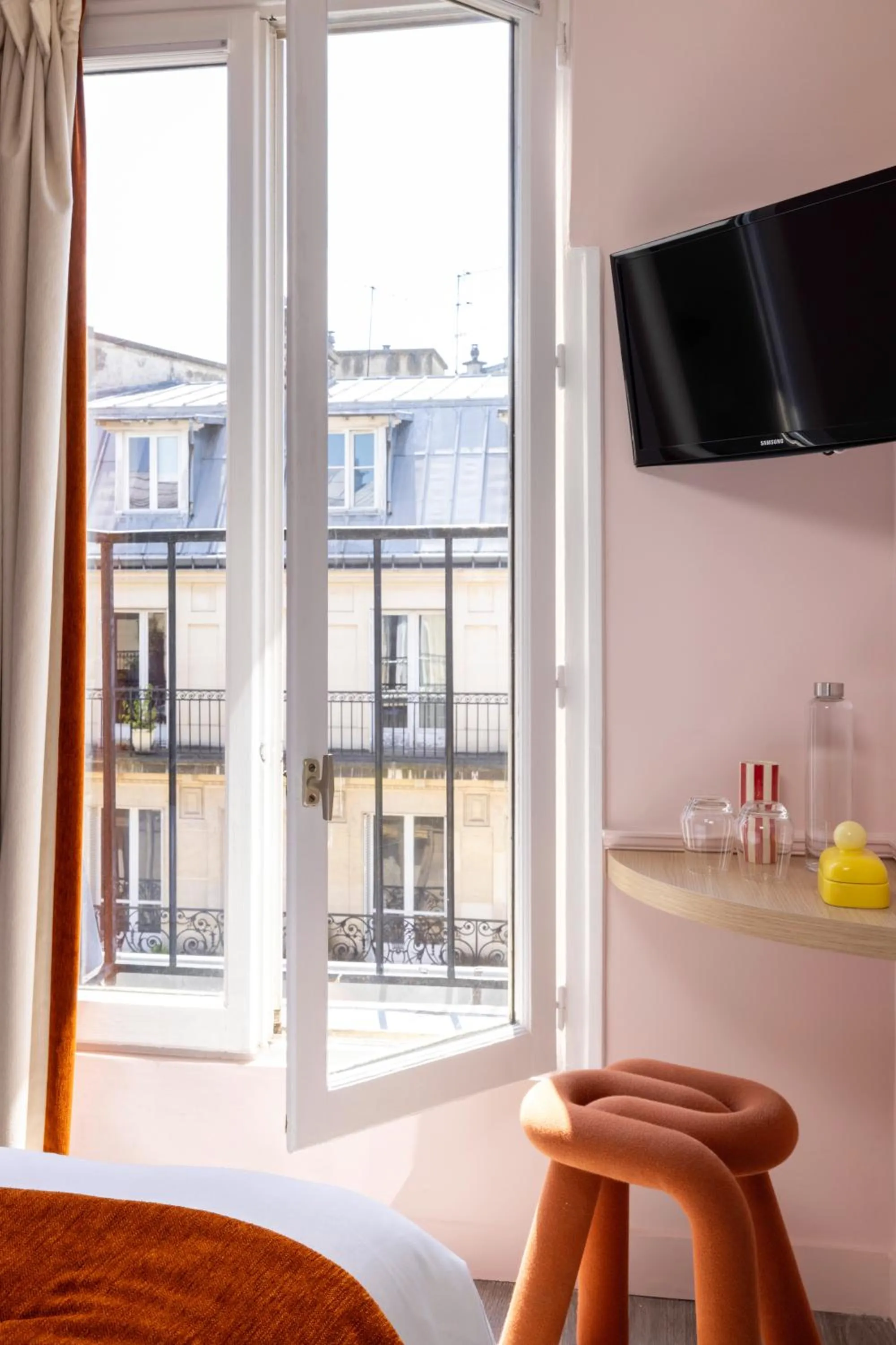 TV and multimedia in Hotel La Folie des Pres - Saint-Germain-des-Pres