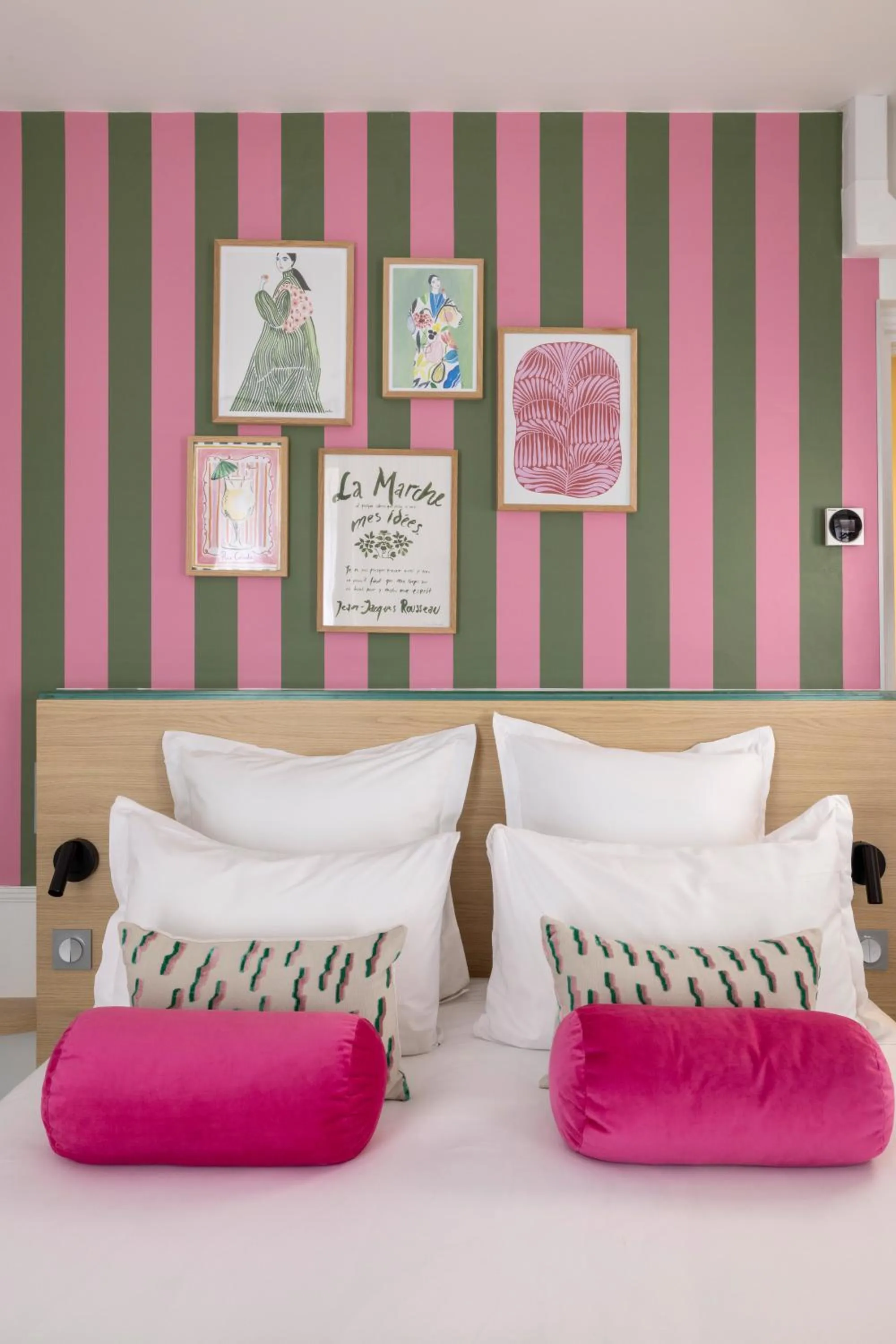 Bed in Hotel La Folie des Pres - Saint-Germain-des-Pres