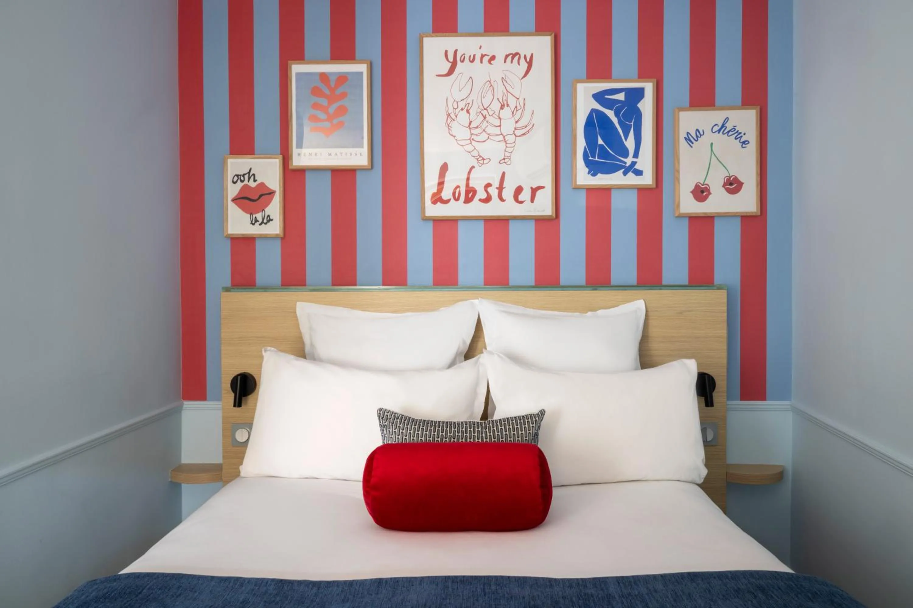 Bed in Hotel La Folie des Pres - Saint-Germain-des-Pres