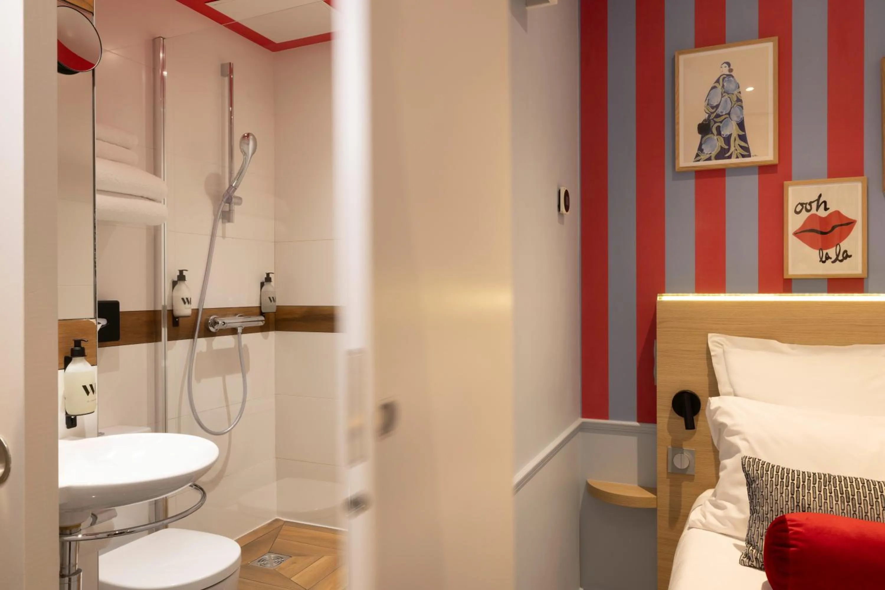 Shower in Hotel La Folie des Pres - Saint-Germain-des-Pres