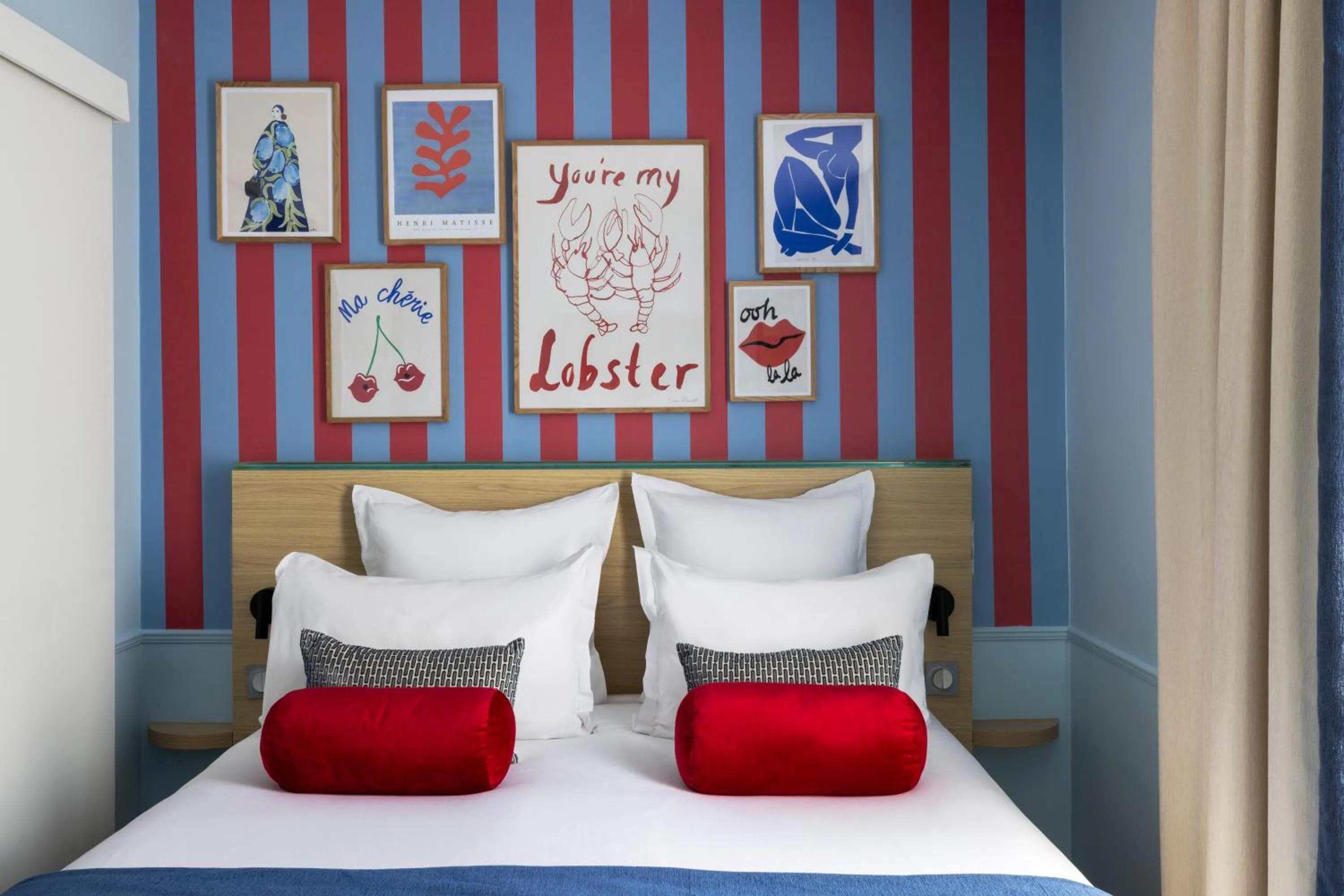 Bed in Hotel La Folie des Pres - Saint-Germain-des-Pres