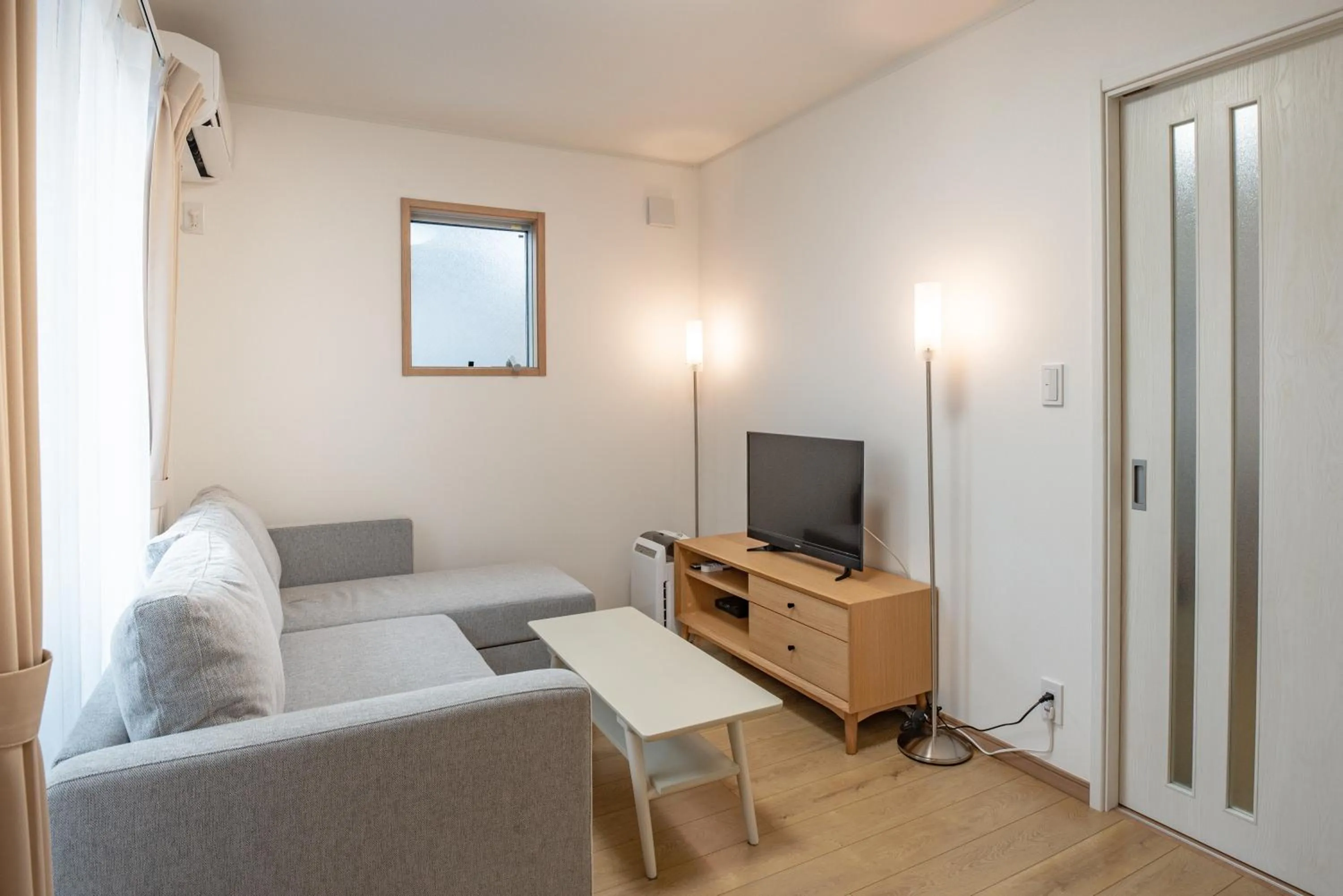 Communal lounge/ TV room, Bed in H2O Stay Ikebukuro