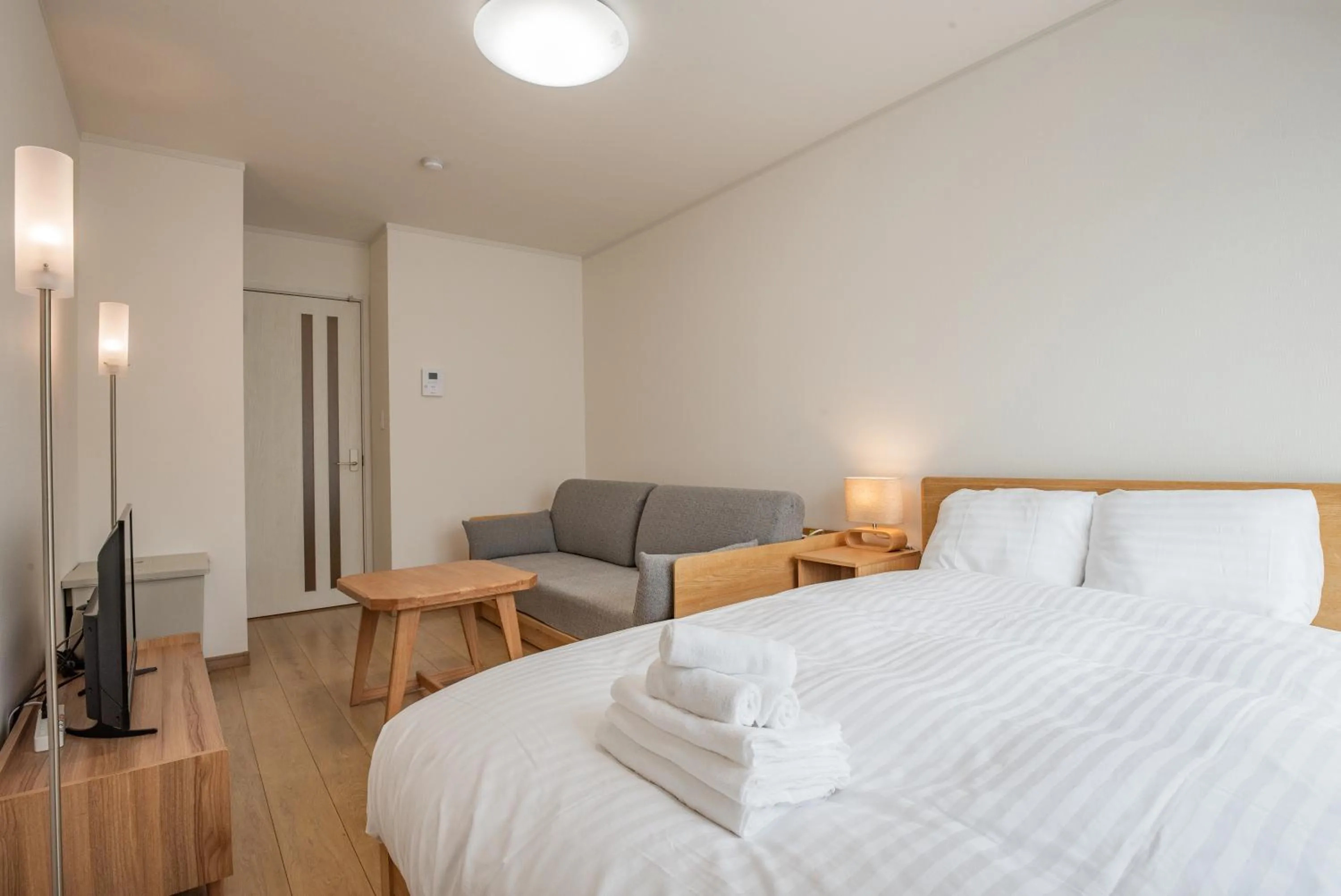 Bed in H2O Stay Ikebukuro