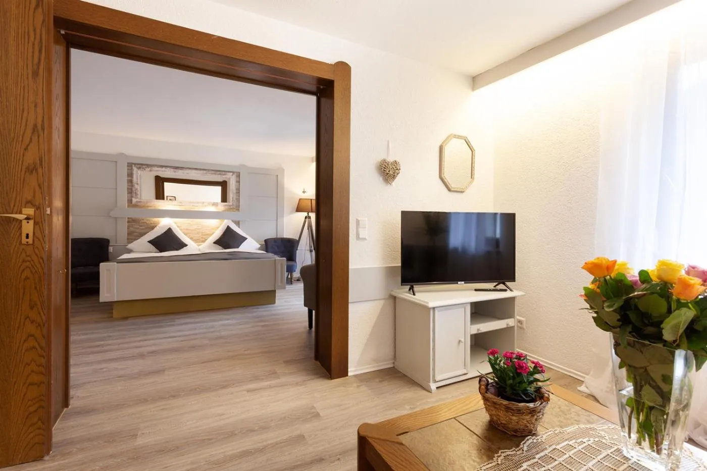 Communal lounge/ TV room, Bed in Hotel Petra