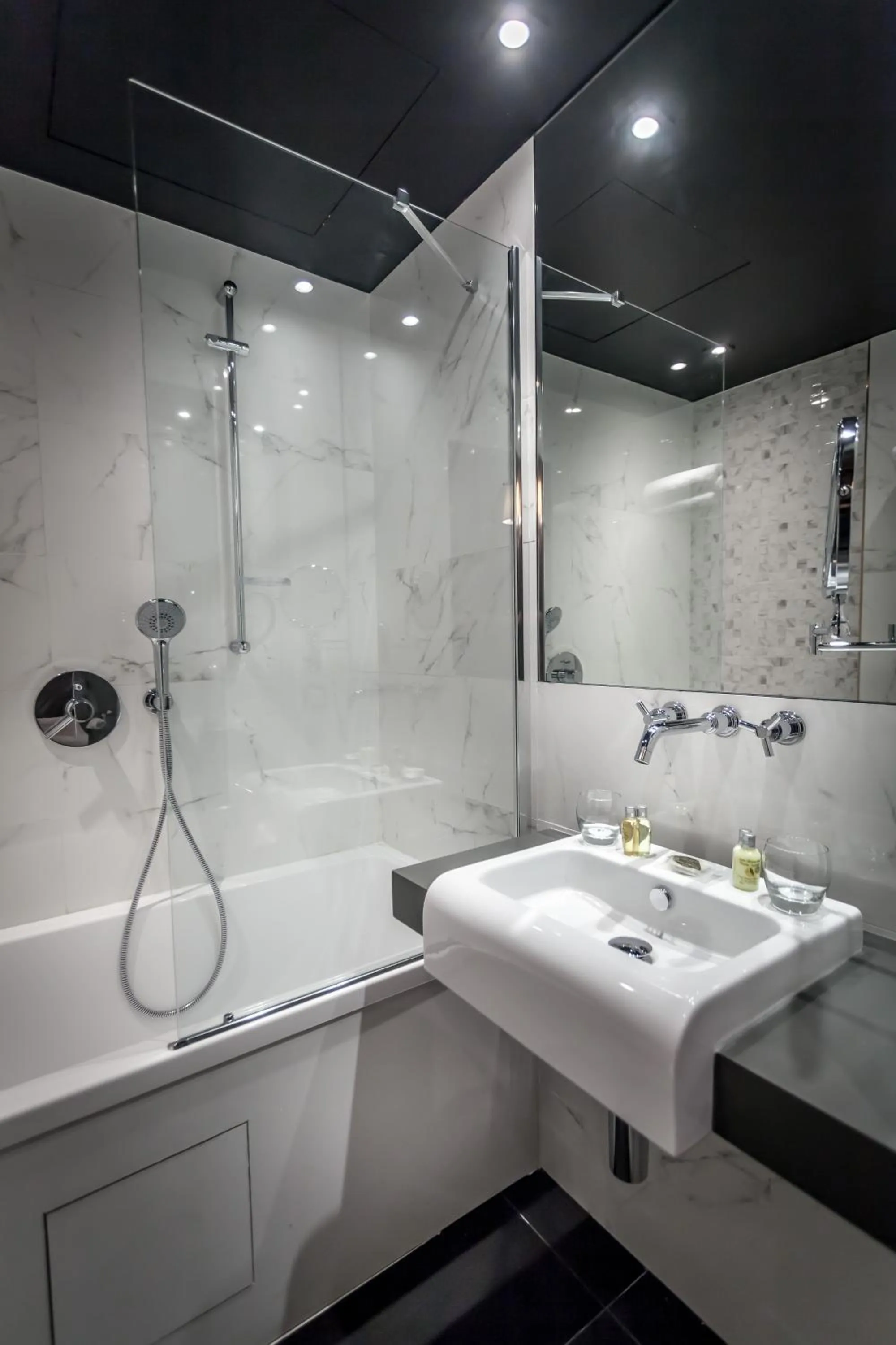 Bathroom in Hotel Armoni Paris