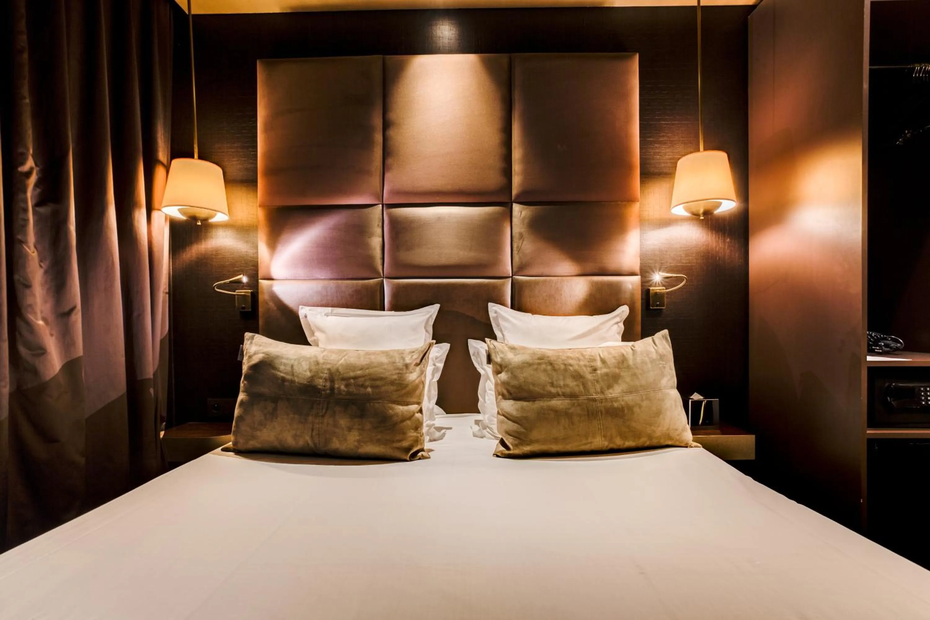 Bed in Hotel Armoni Paris