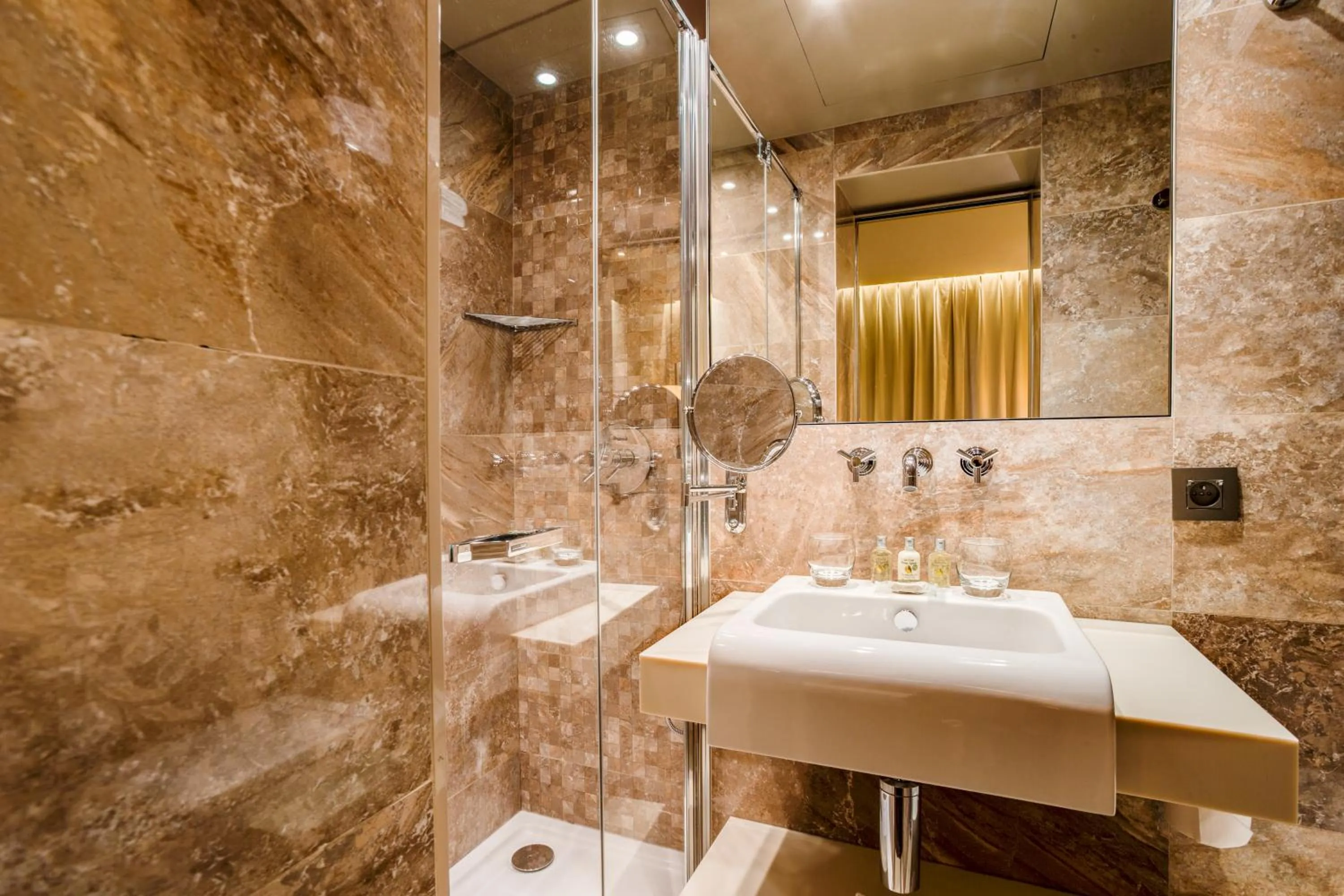 Bathroom in Hotel Armoni Paris