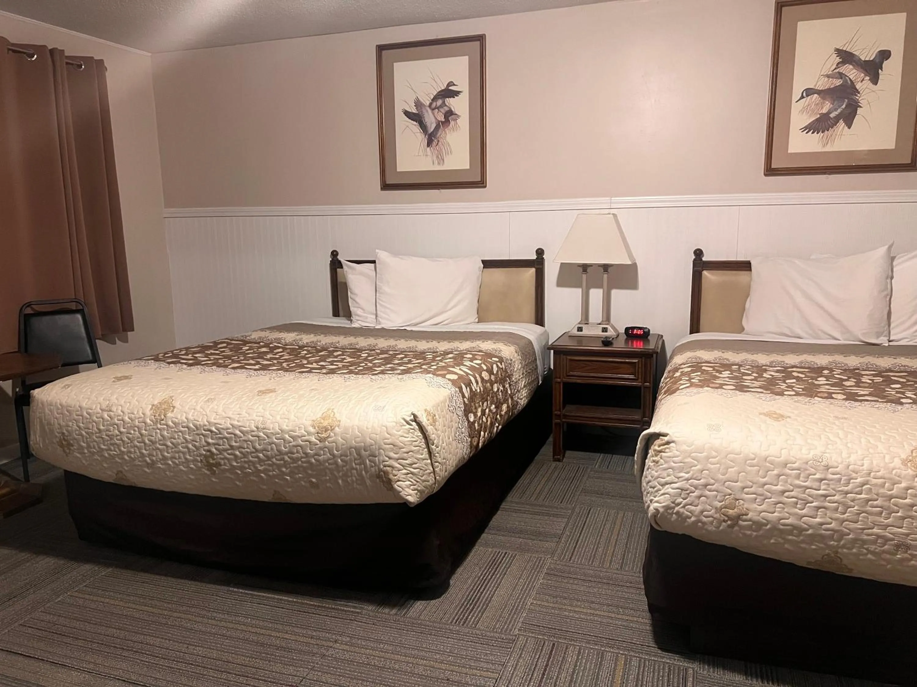 Bedroom, Bed in Dew Drop Inn Motel by OYO Miller SD