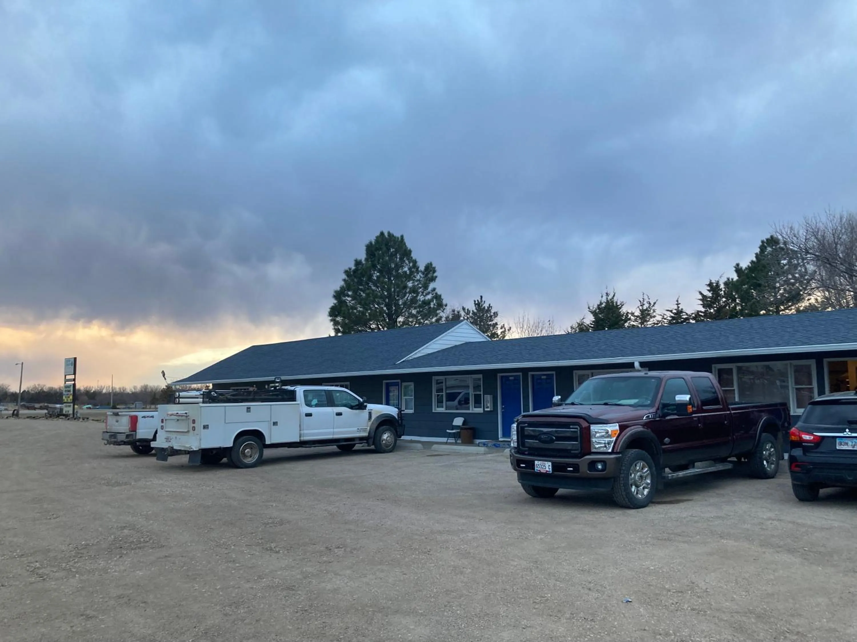 Parking in Dew Drop Inn Motel by OYO Miller SD