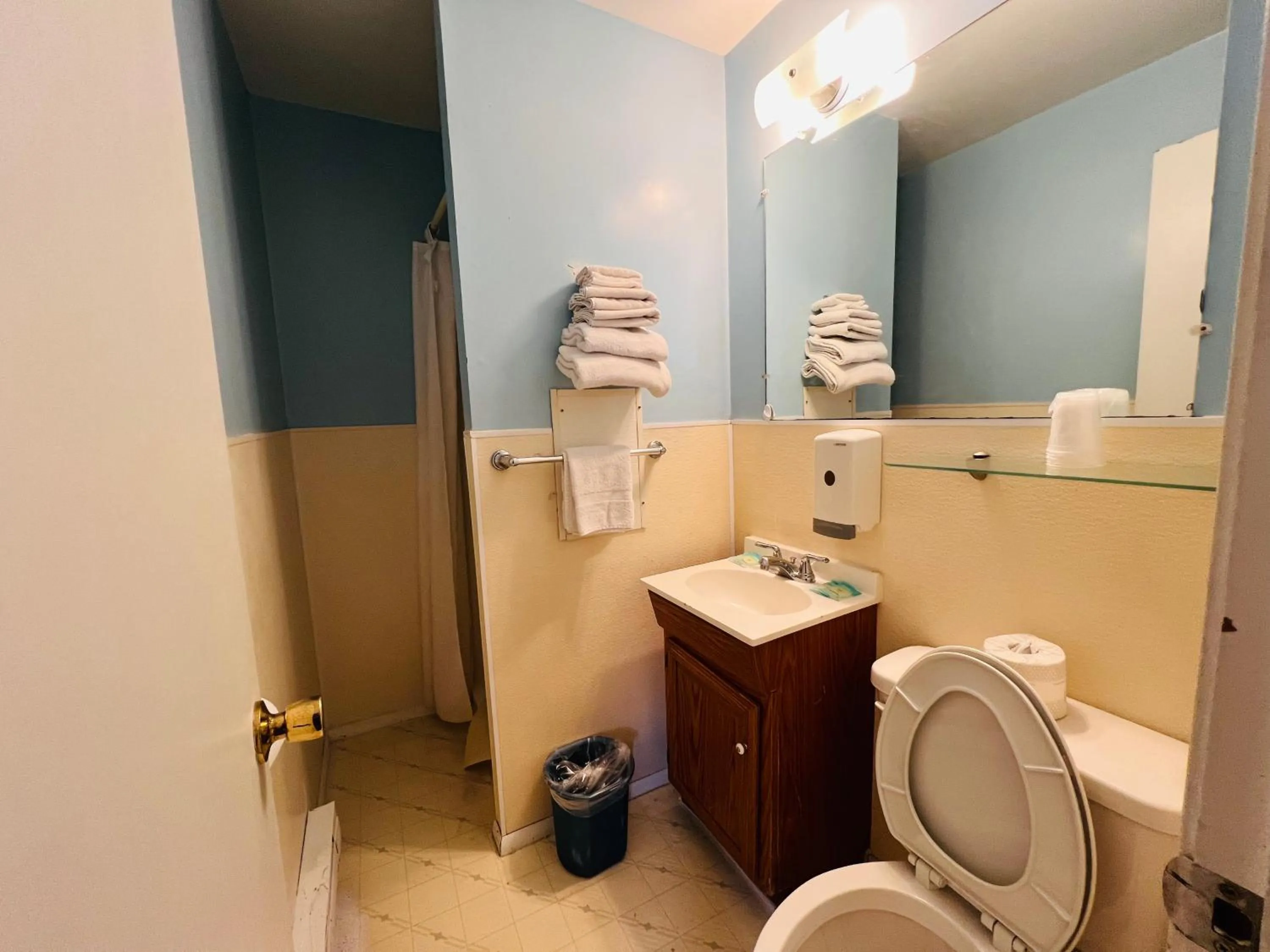 Bathroom in Dew Drop Inn Motel by OYO Miller SD