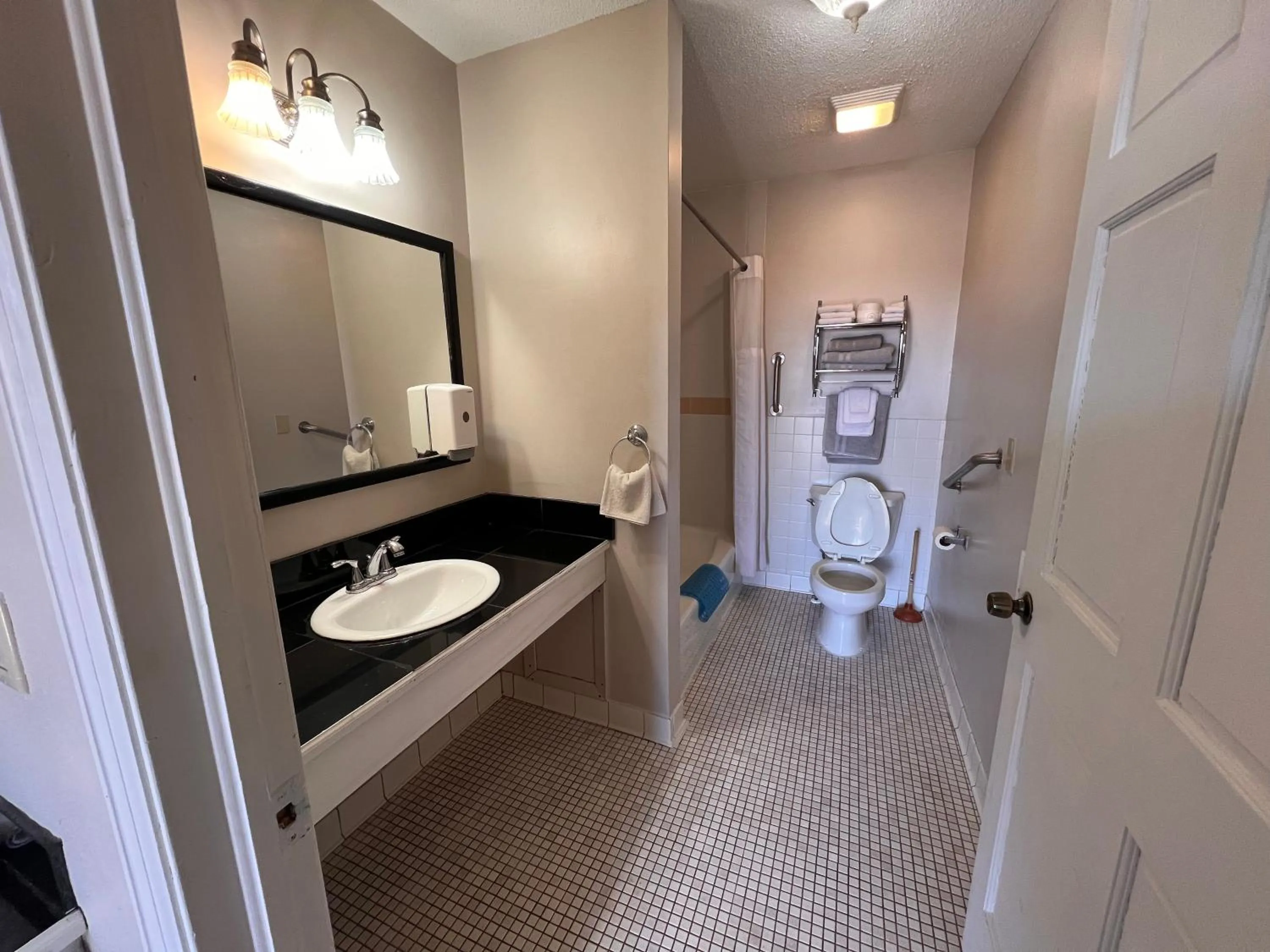 Bathroom in Dew Drop Inn Motel by OYO Miller SD