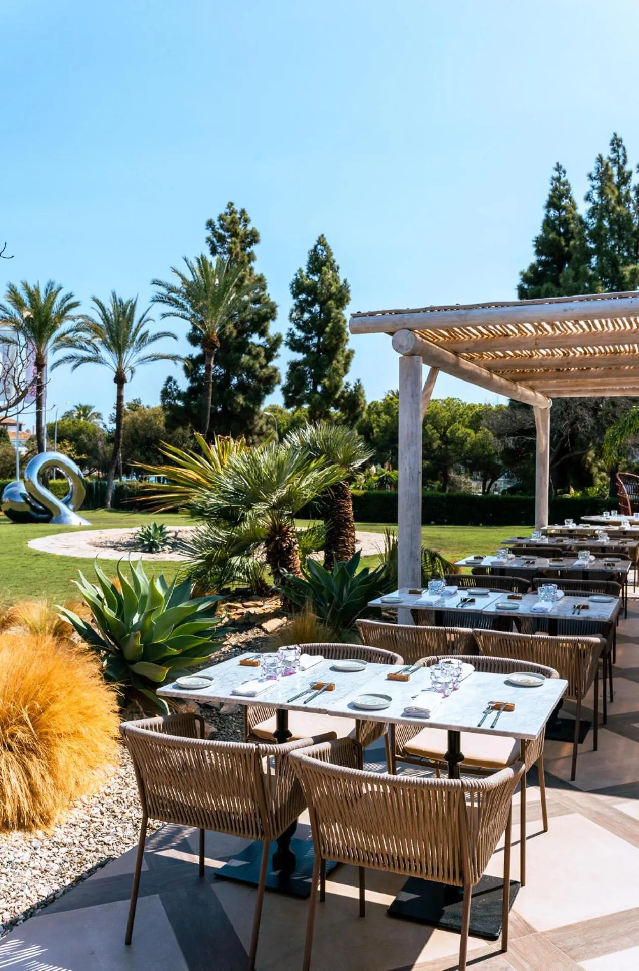 Restaurant/places to eat in Boho Club