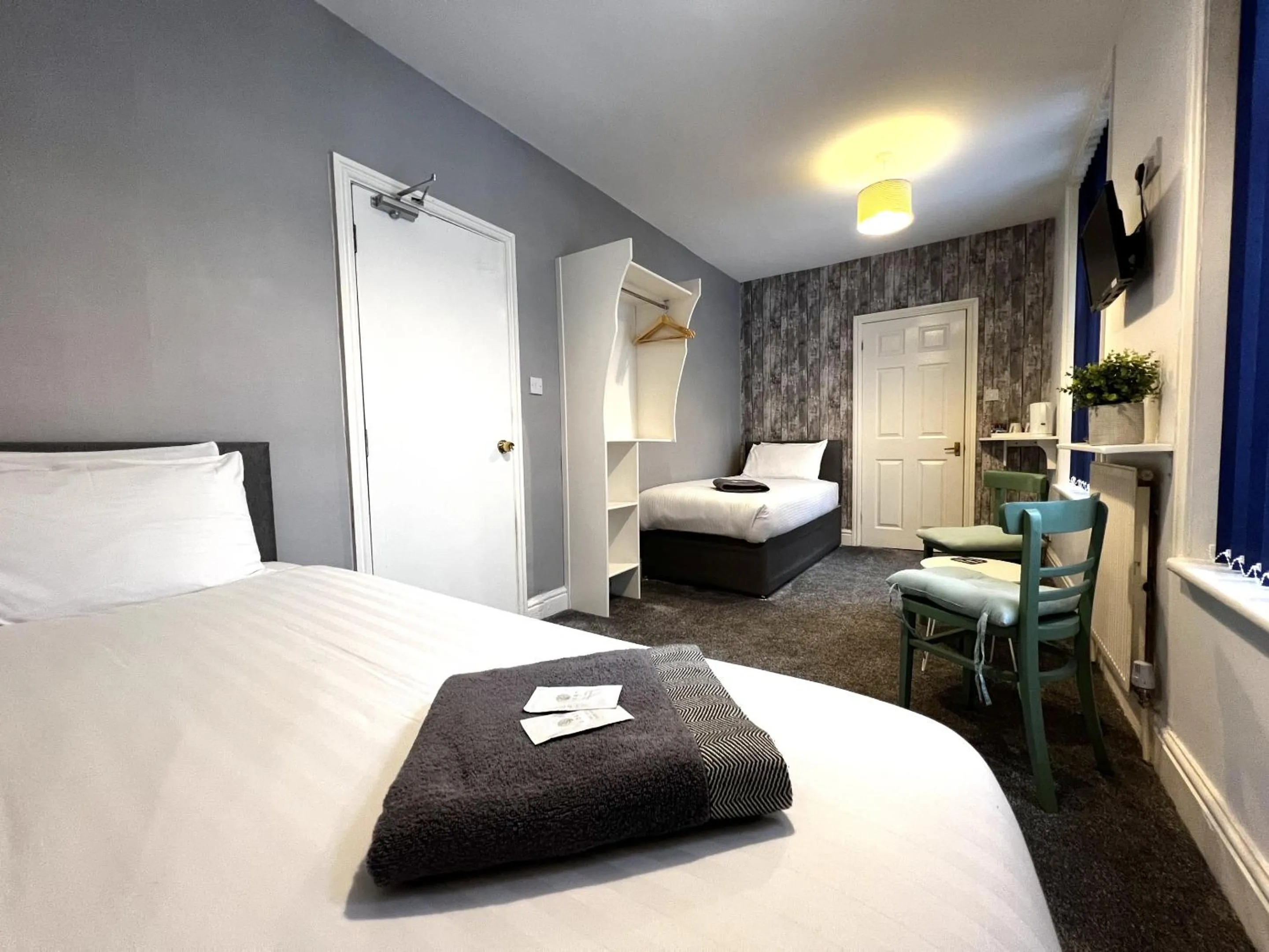 Bedroom, Bed in Central Cove Guesthouse