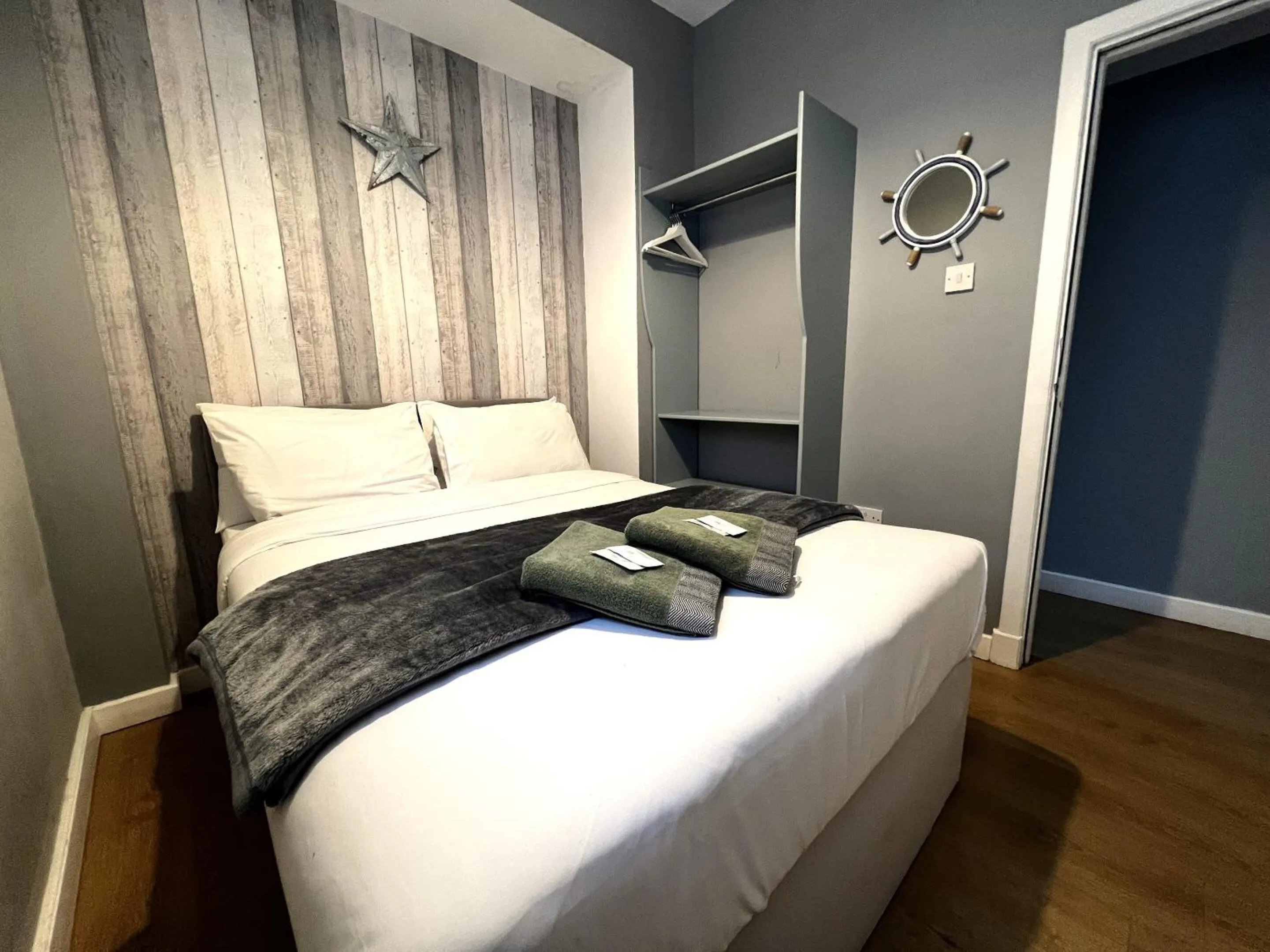 Bedroom, Bed in Central Cove Guesthouse