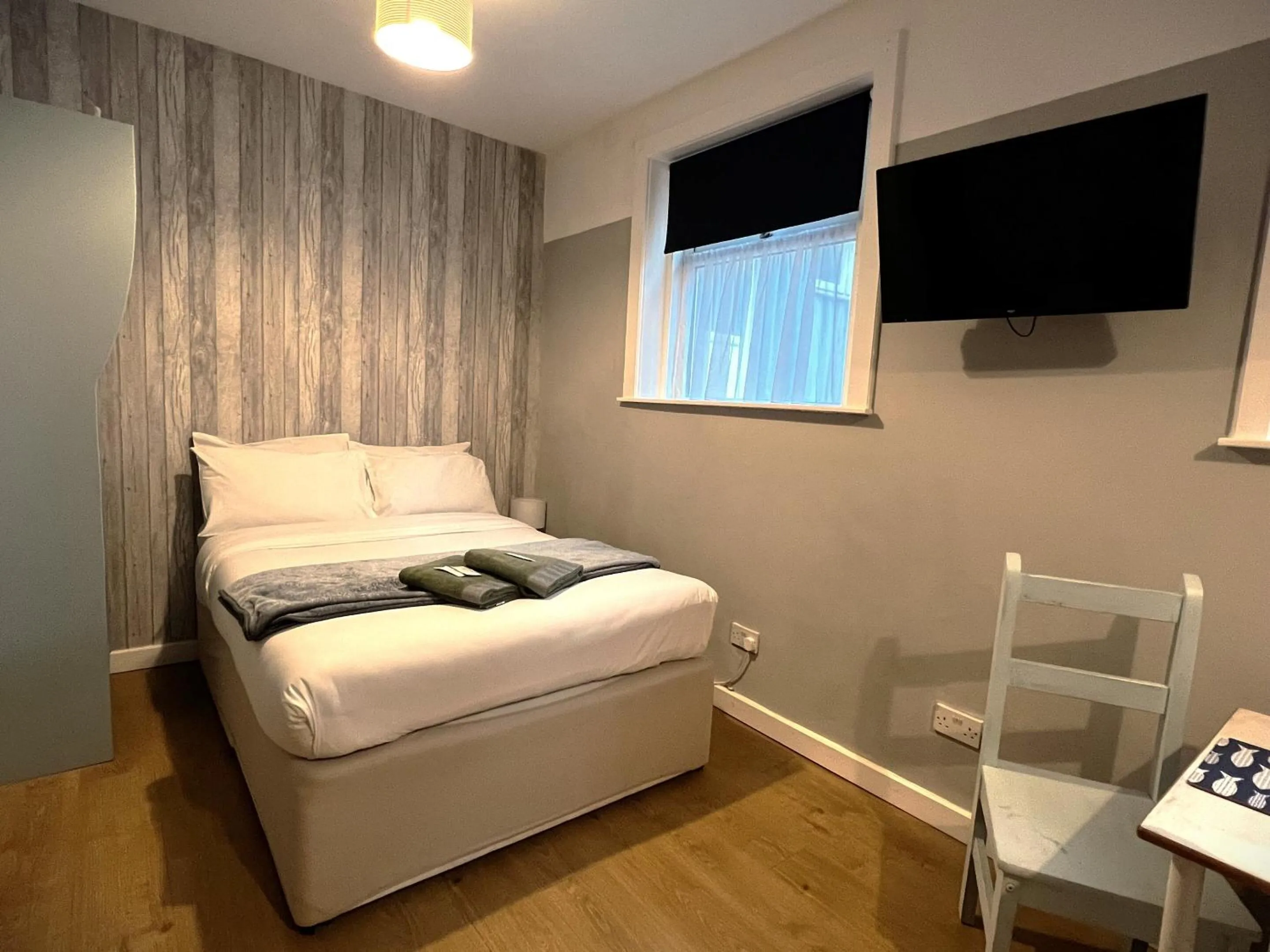 Bedroom, Bed in Central Cove Guesthouse