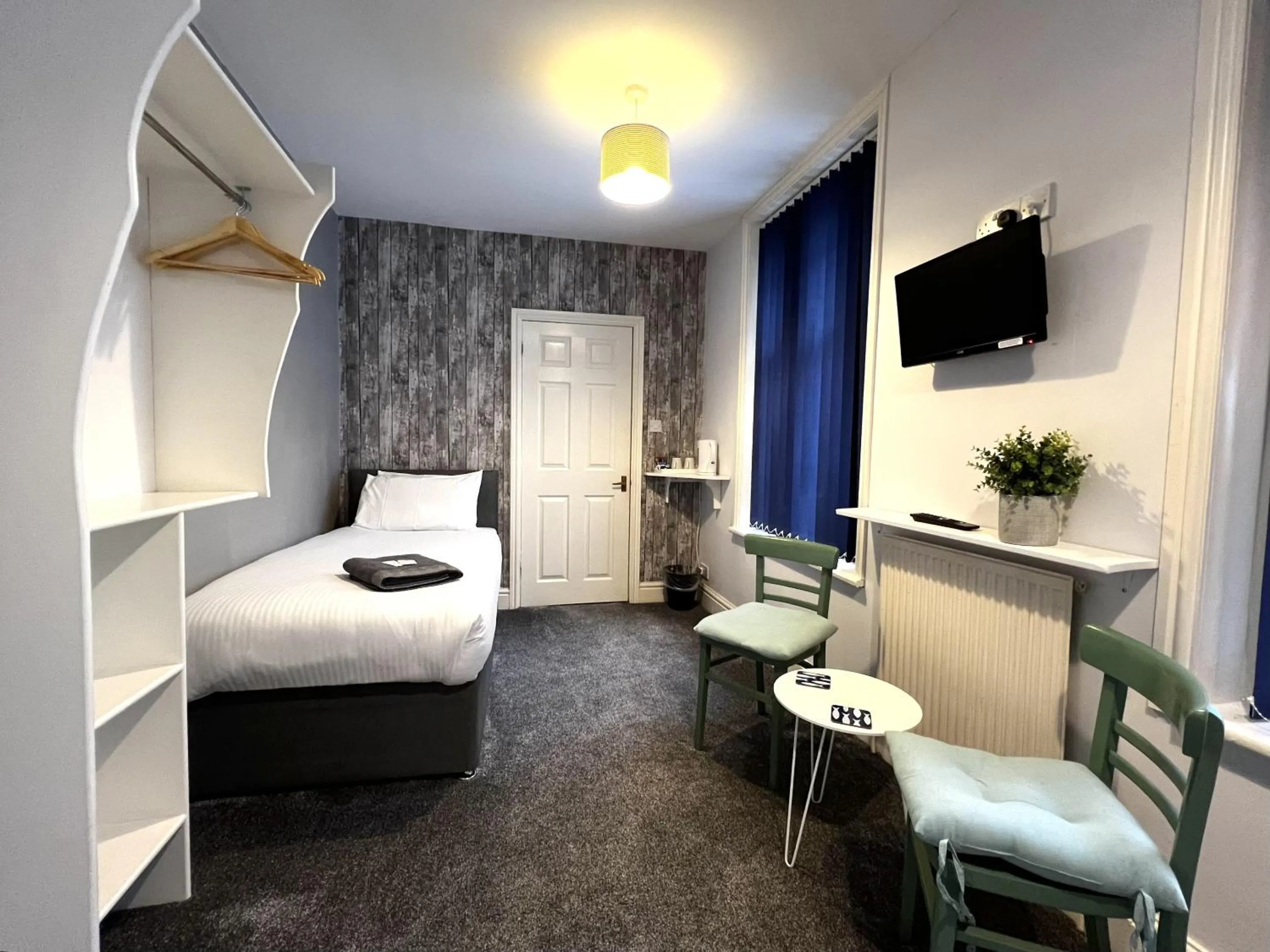 Bedroom, Bed in Central Cove Guesthouse